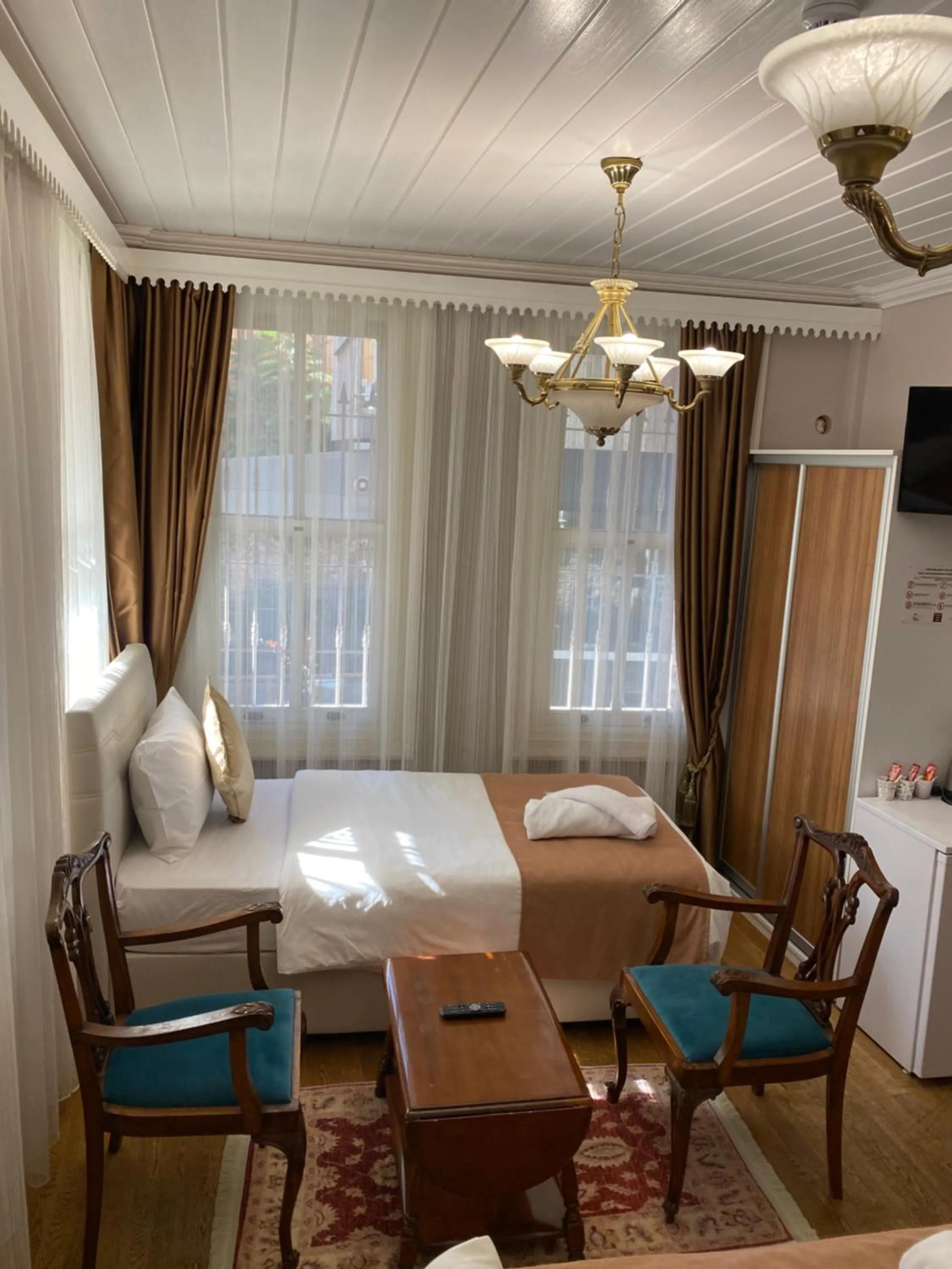 Seating area, Bed in Bosphorus Bridge