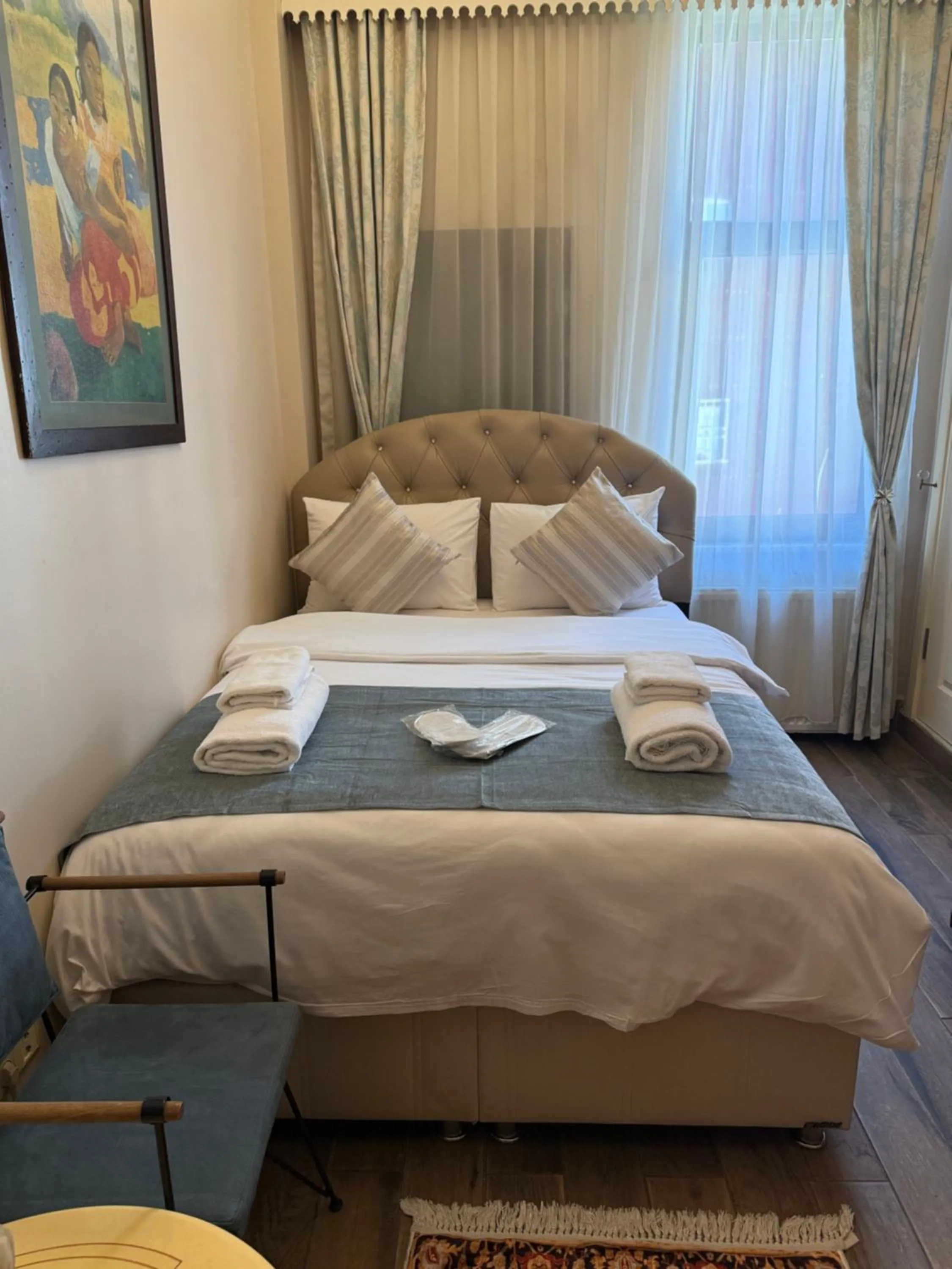 Bed in Bosphorus Bridge