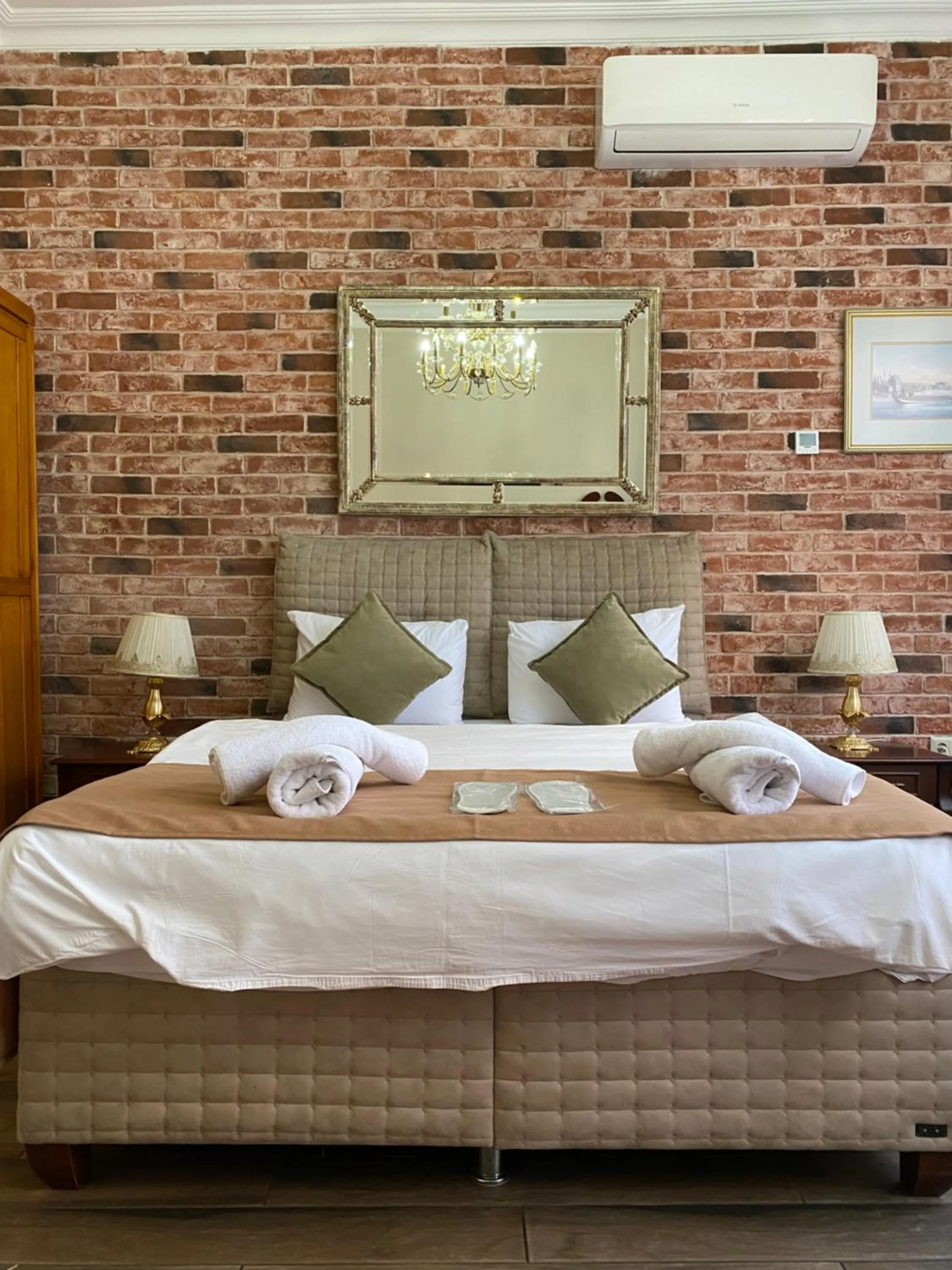 Bed in Bosphorus Bridge