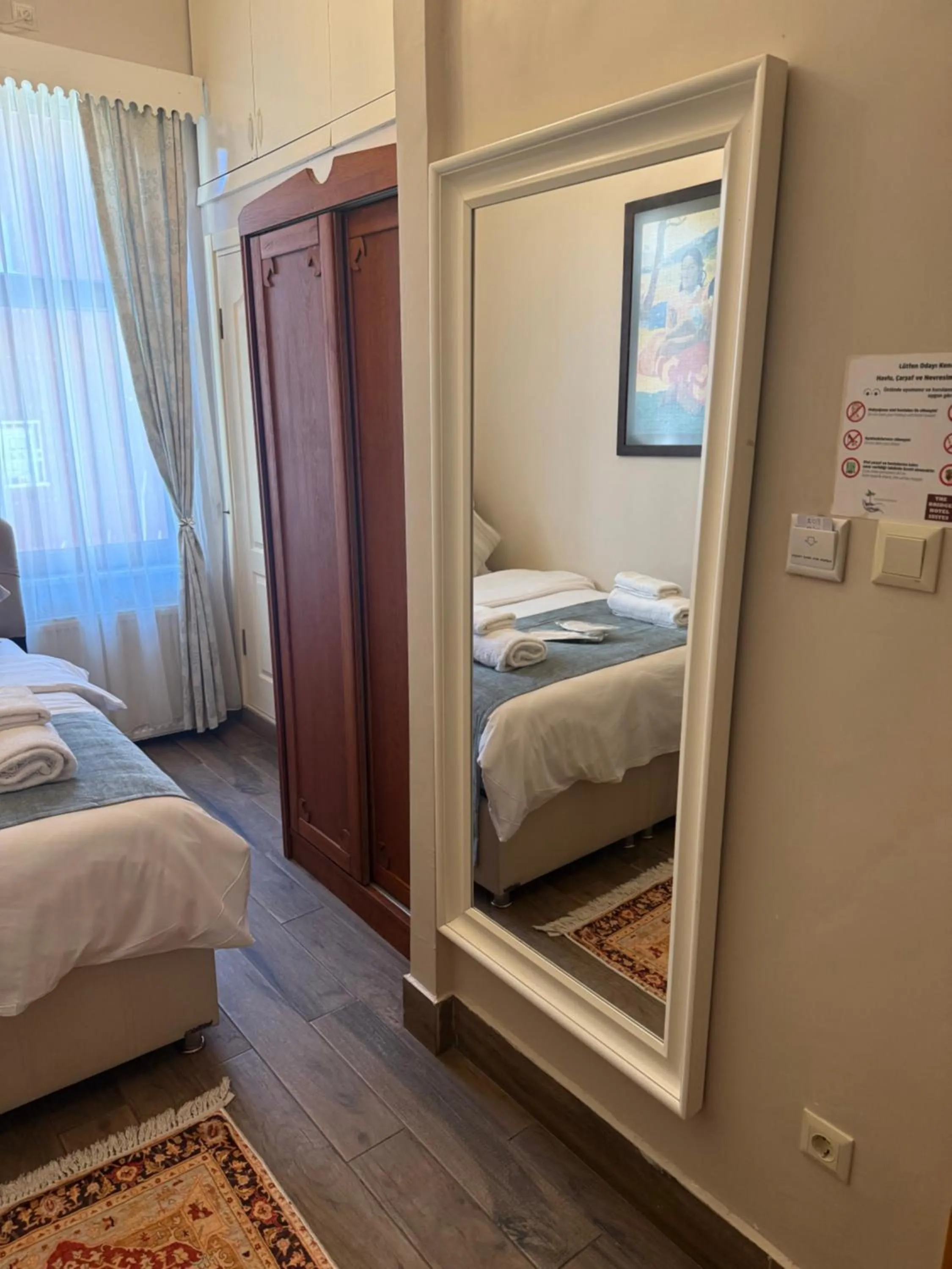 wardrobe, Bed in Bosphorus Bridge