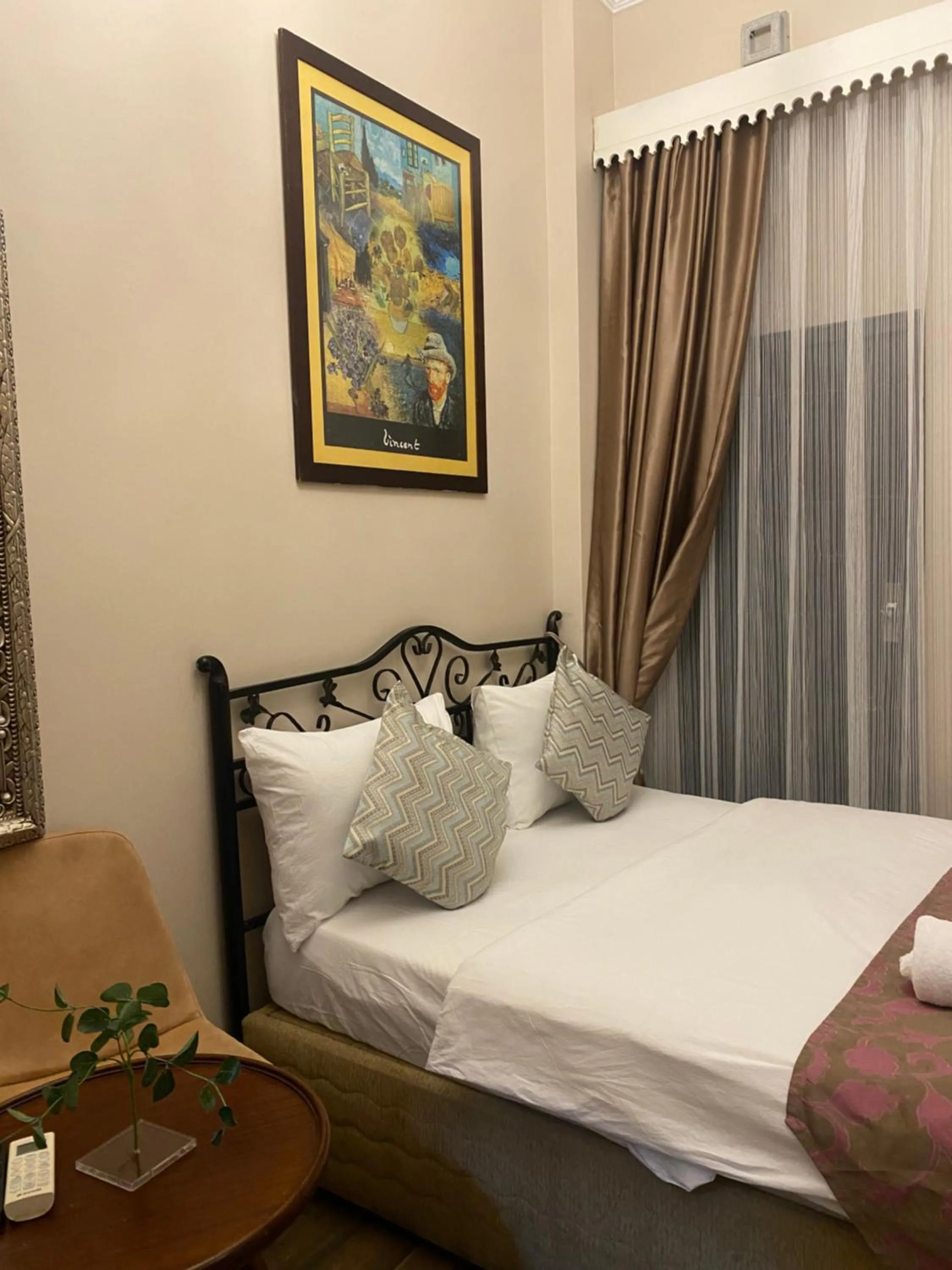 Bed in Bosphorus Bridge