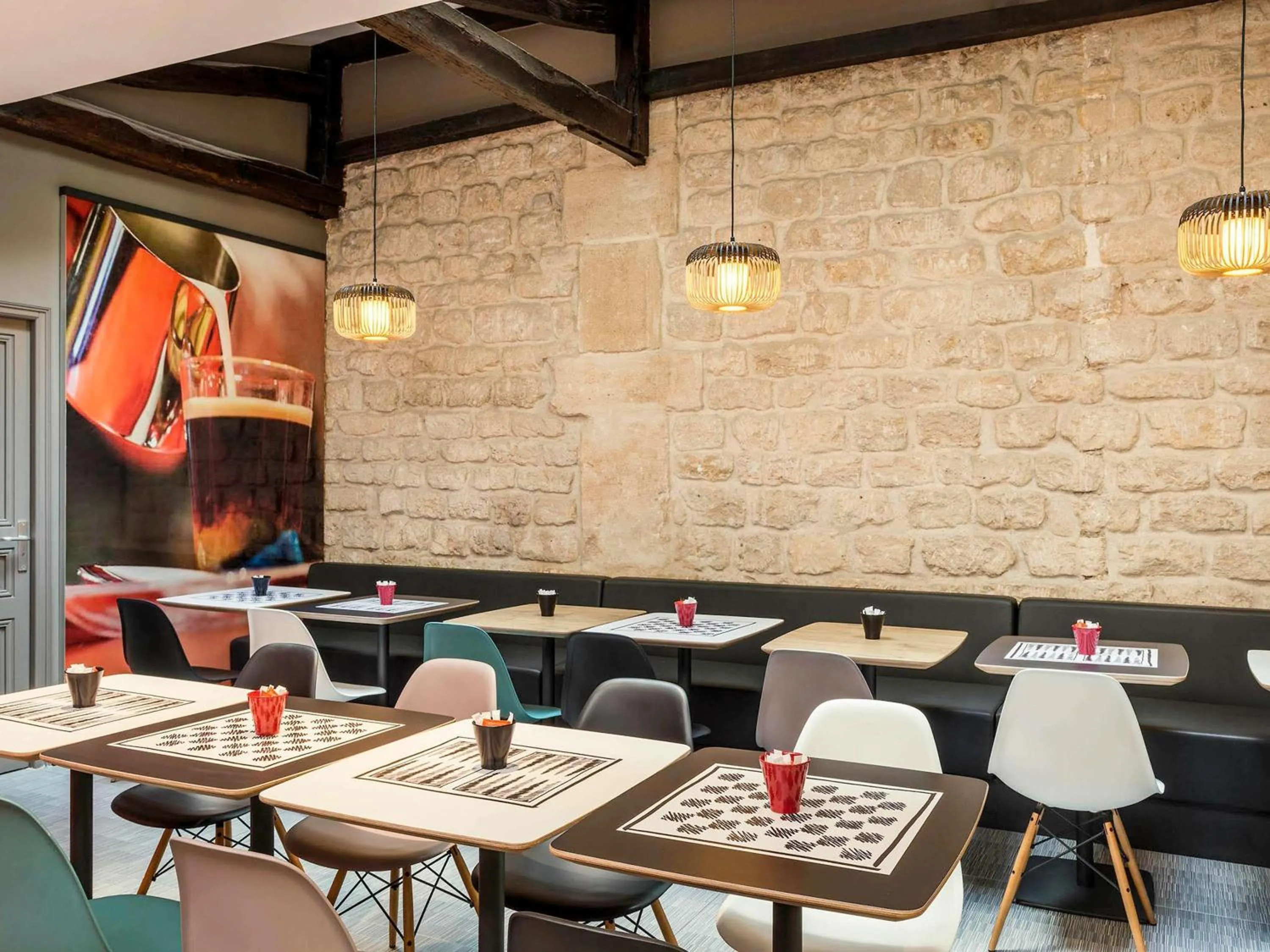 Lounge or bar in ibis Paris Avenue de la Republique