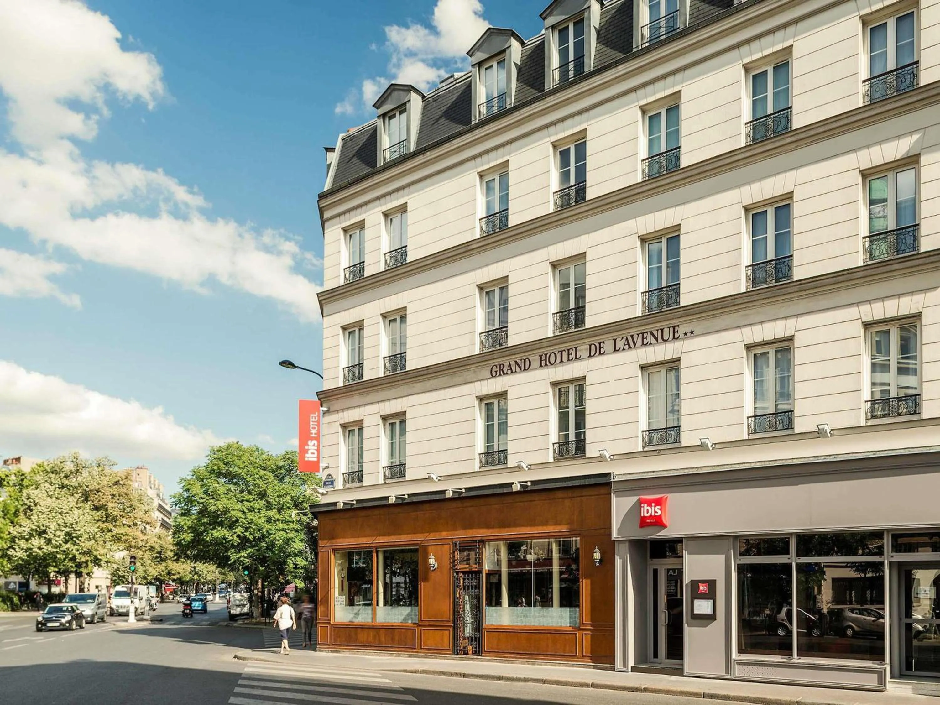 Property building in ibis Paris Avenue de la Republique
