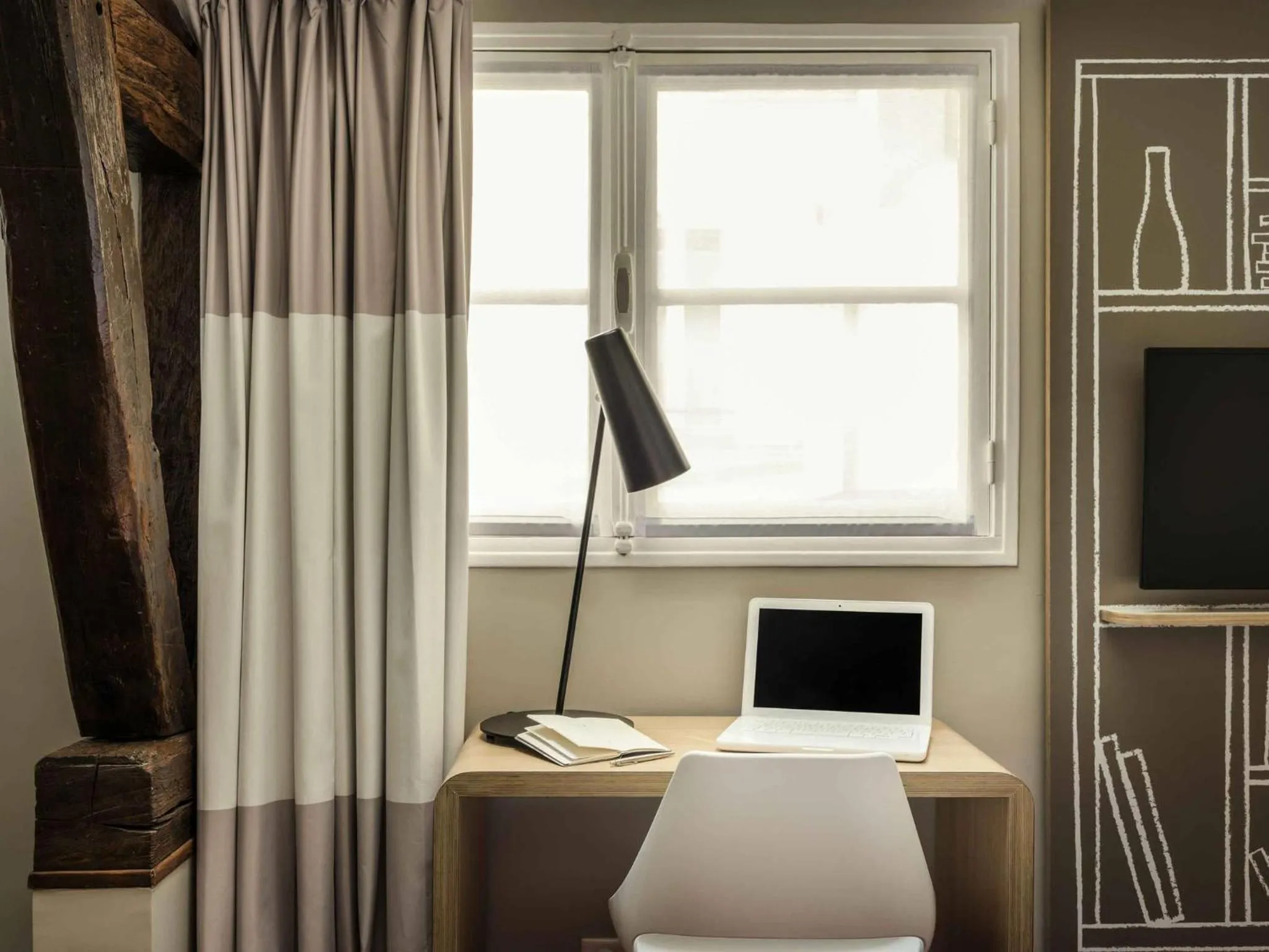 Bedroom in ibis Paris Avenue de la Republique