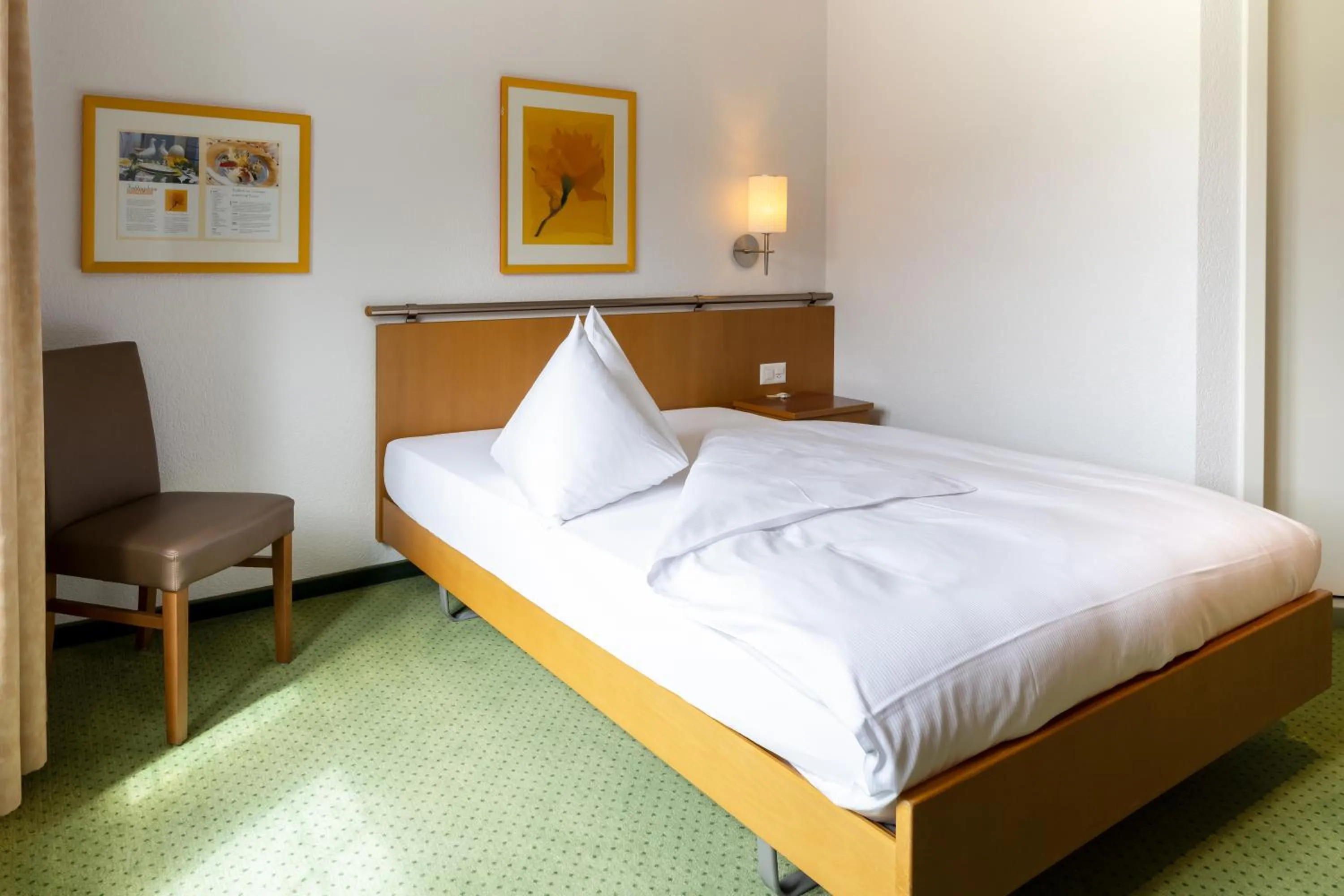 Bed in Landgasthof Kreuz - Ihr Businesshotel mit persönlichem Flair