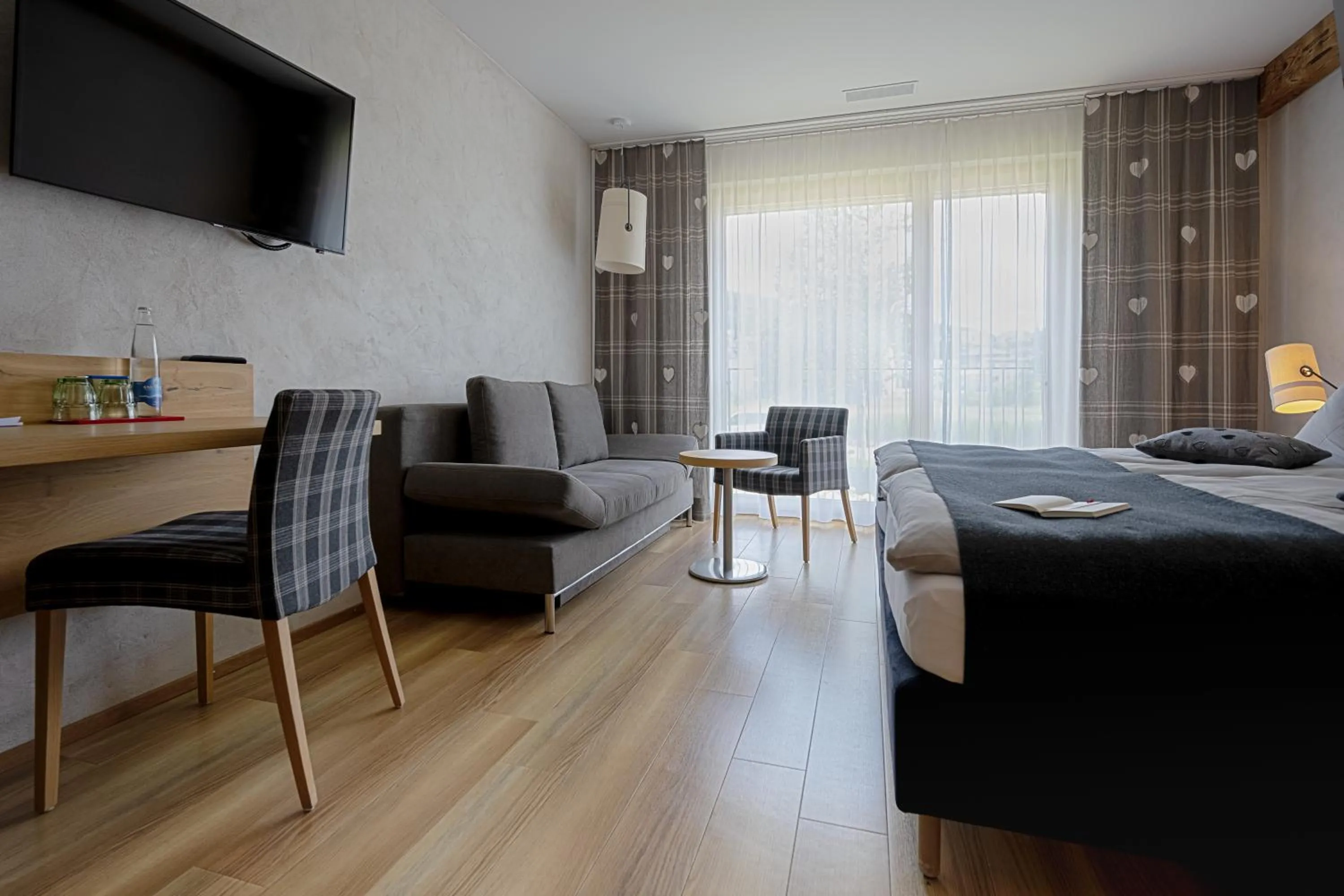 Photo of the whole room, Bed in Landgasthof Kreuz - Ihr Businesshotel mit persönlichem Flair