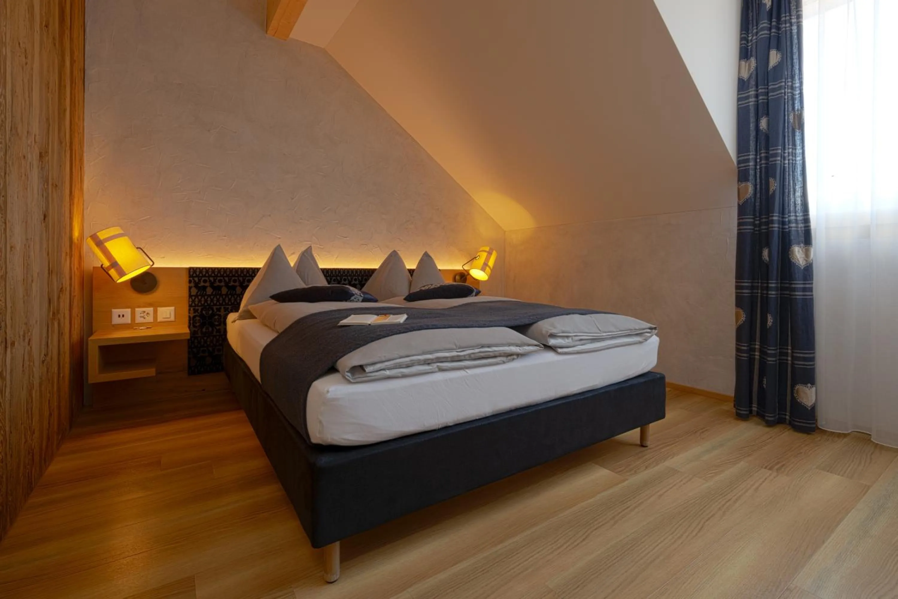 Bed in Landgasthof Kreuz - Ihr Businesshotel mit persönlichem Flair