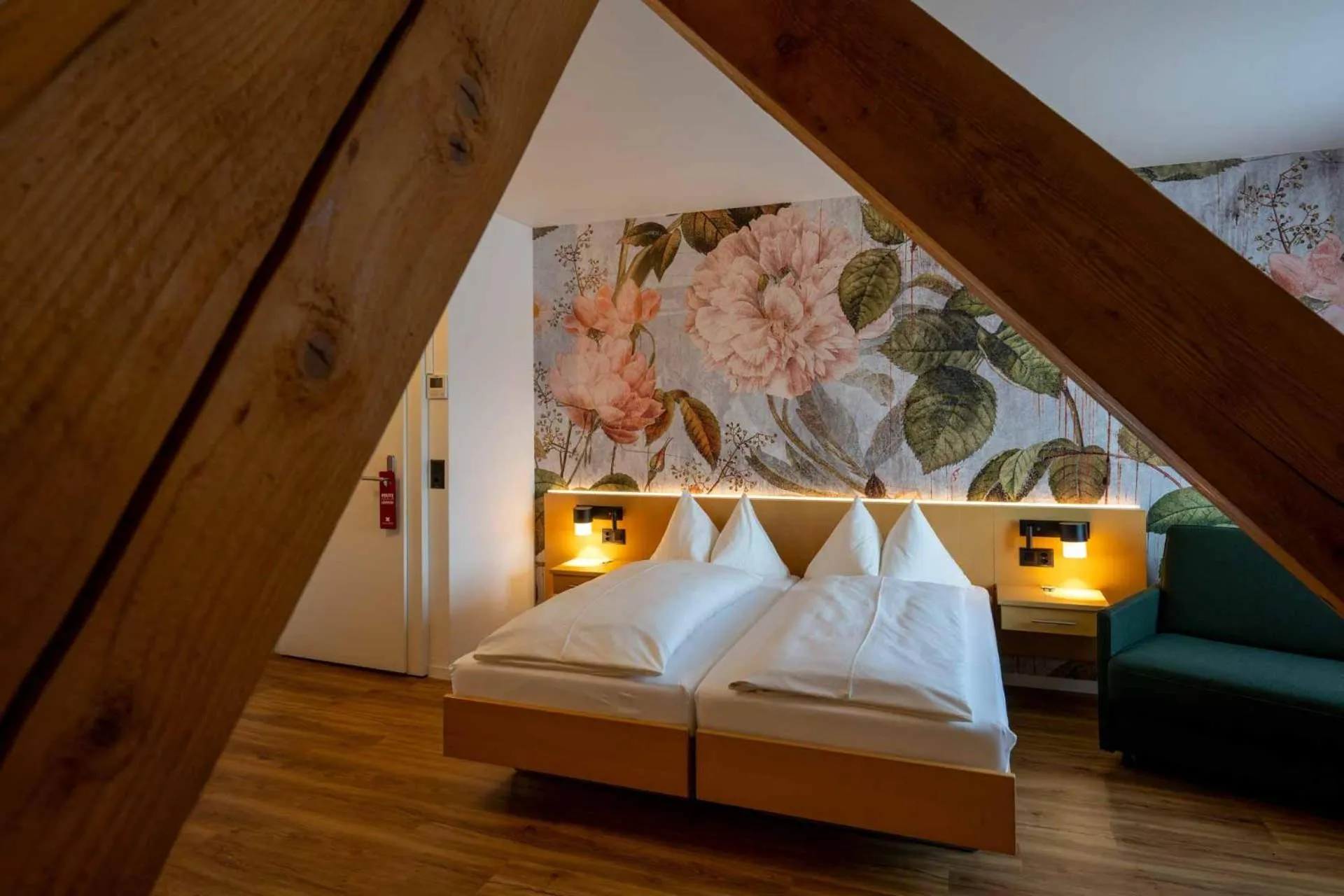Photo of the whole room, Bed in Landgasthof Kreuz - Ihr Businesshotel mit persönlichem Flair