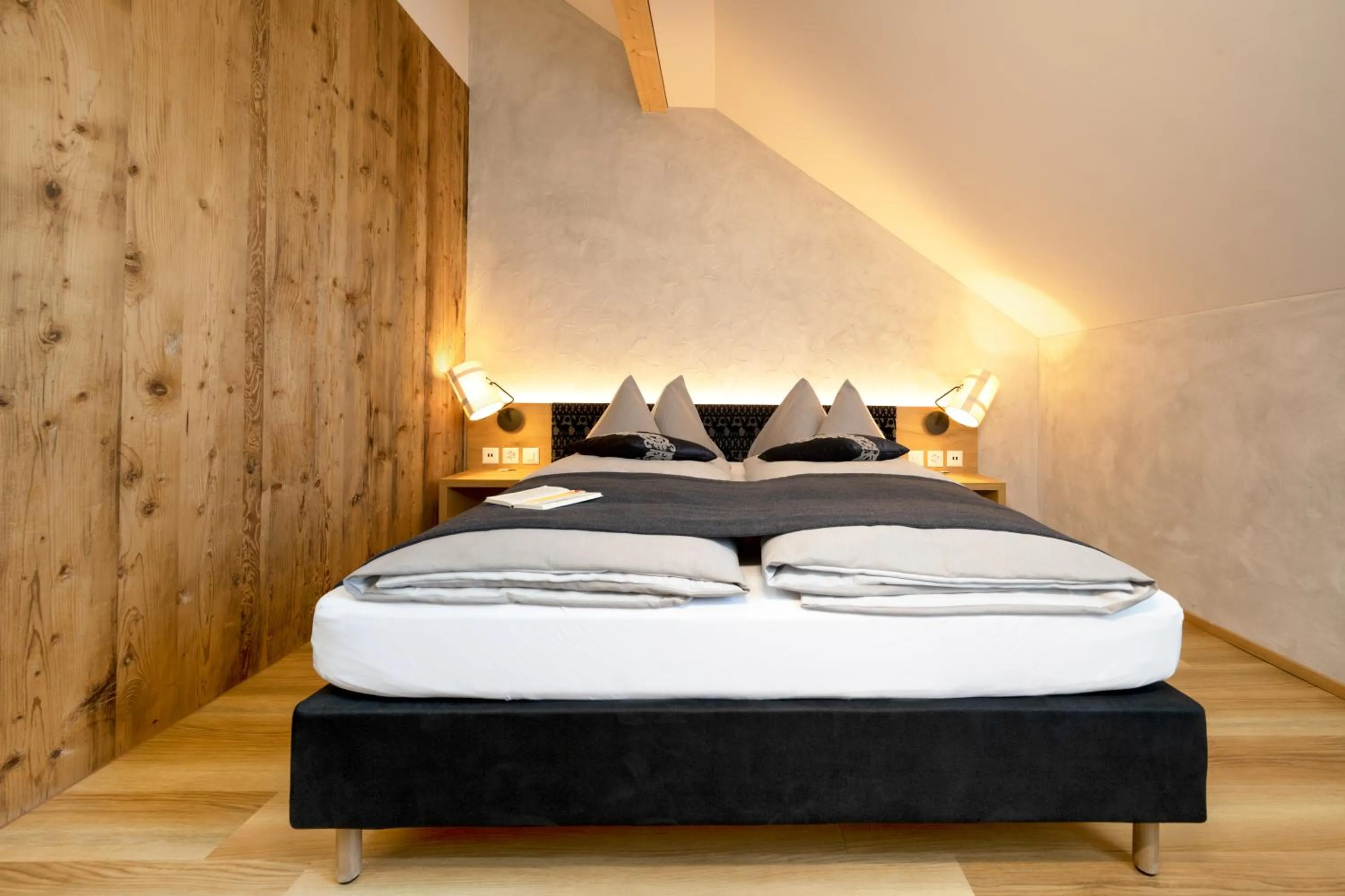 Bed in Landgasthof Kreuz - Ihr Businesshotel mit persönlichem Flair