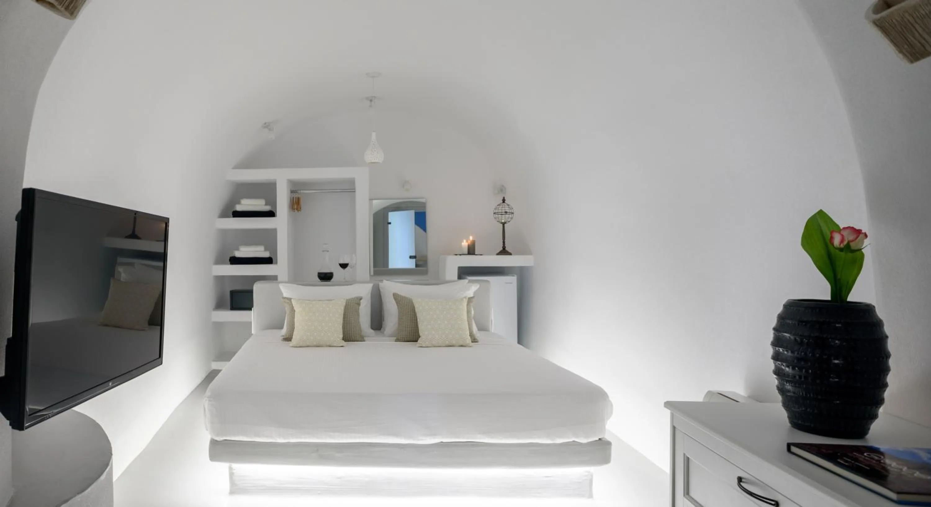 Bedroom in White Dream Suites