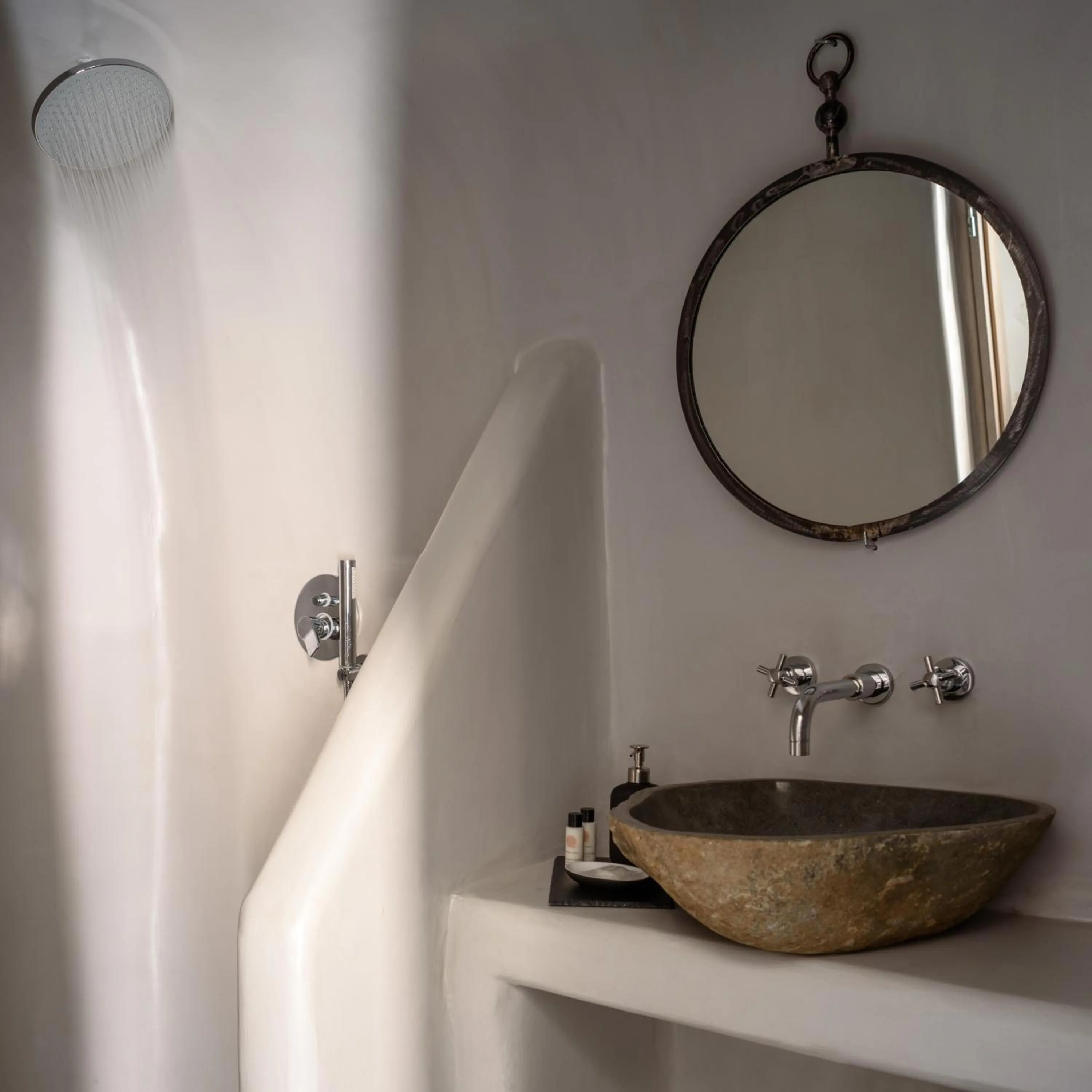 Bathroom in White Dream Suites