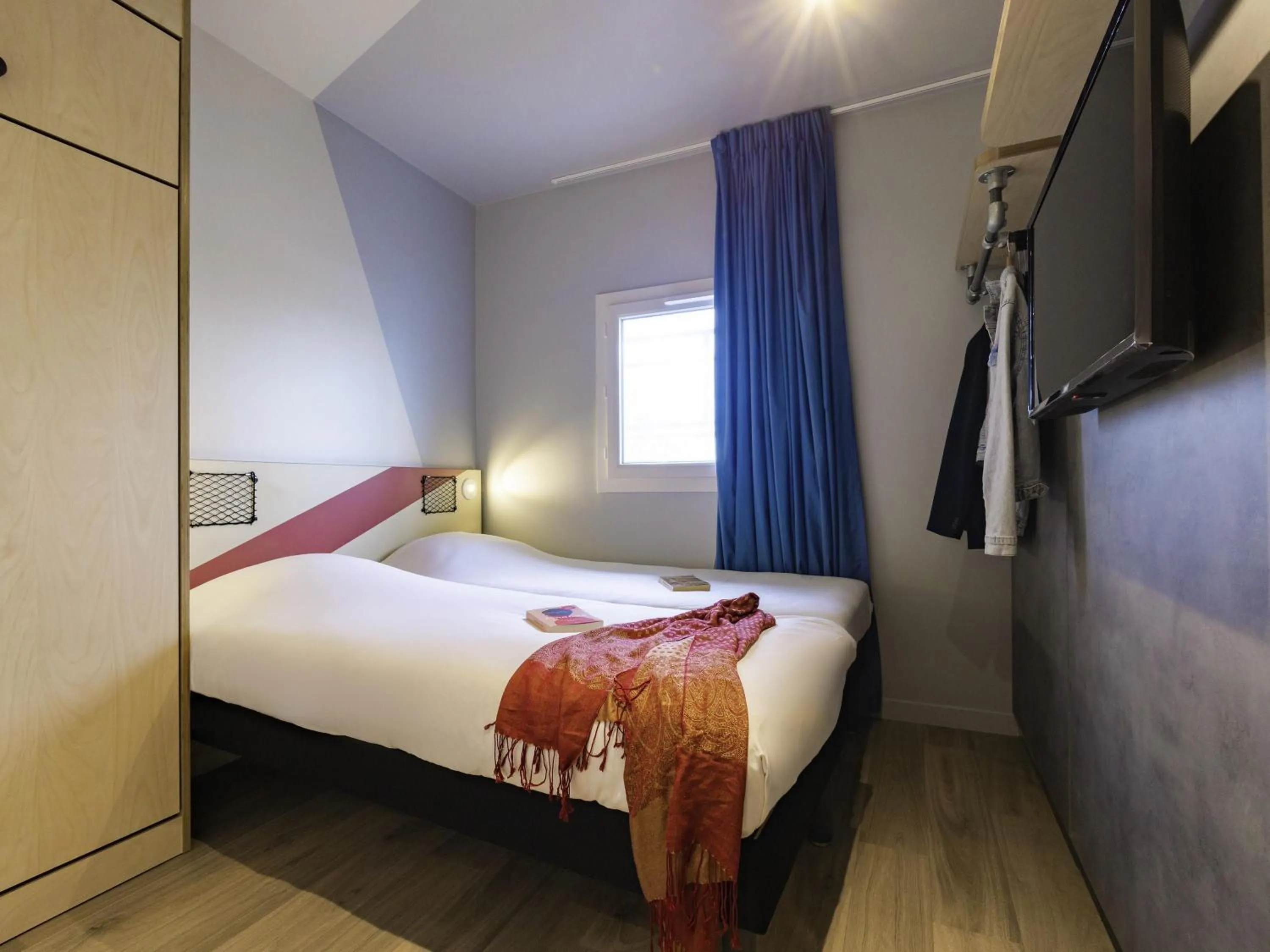 Bedroom, Bed in ibis Budget Villemomble