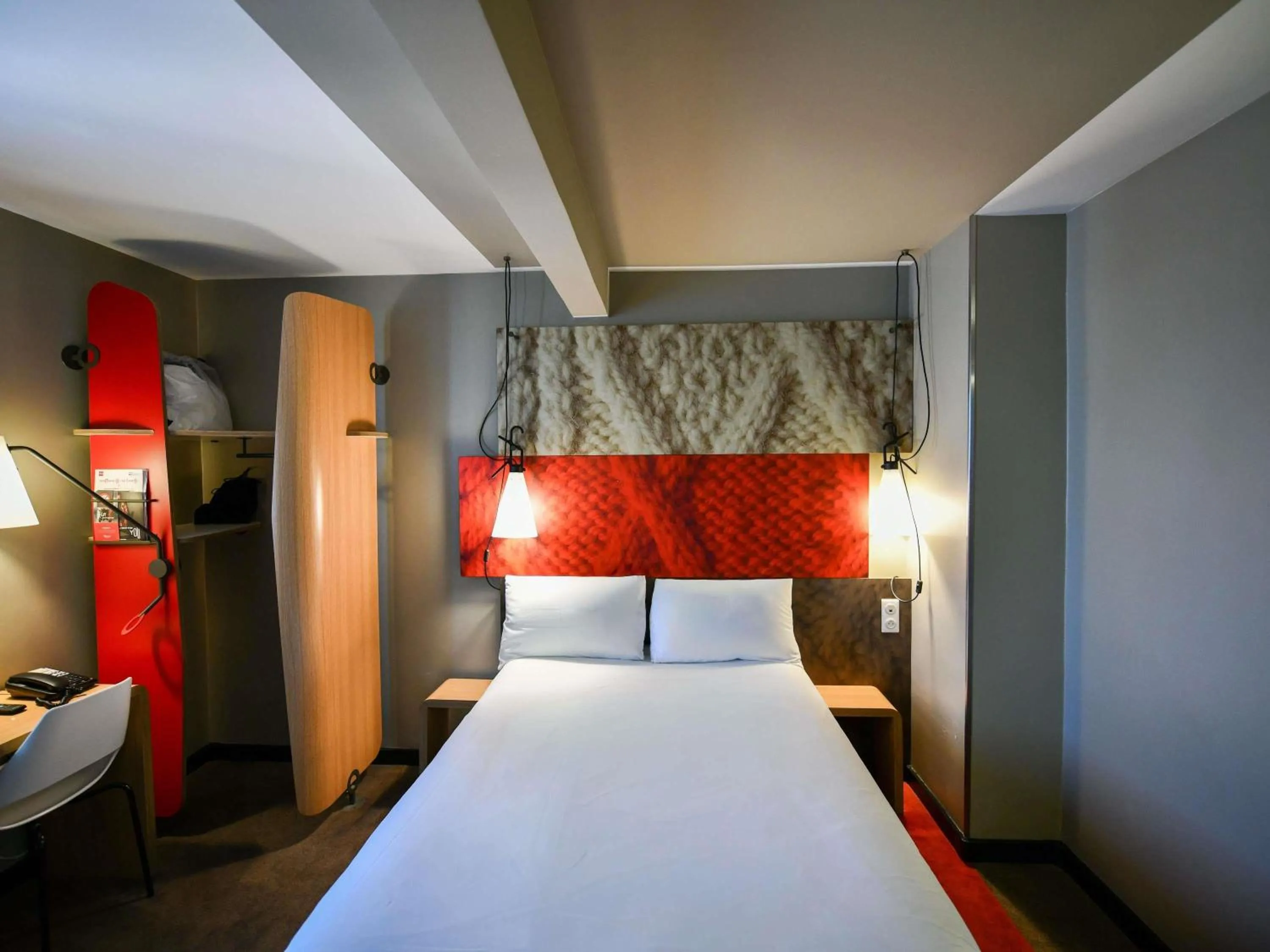 Bedroom, Bed in ibis Paris Canal Saint Martin