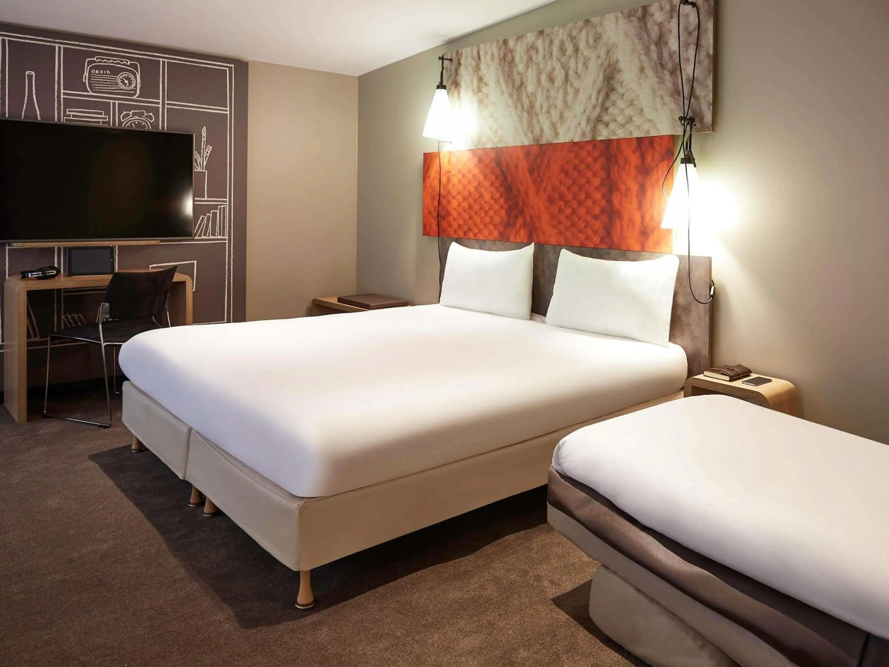 Bedroom, Bed in ibis Paris Canal Saint Martin