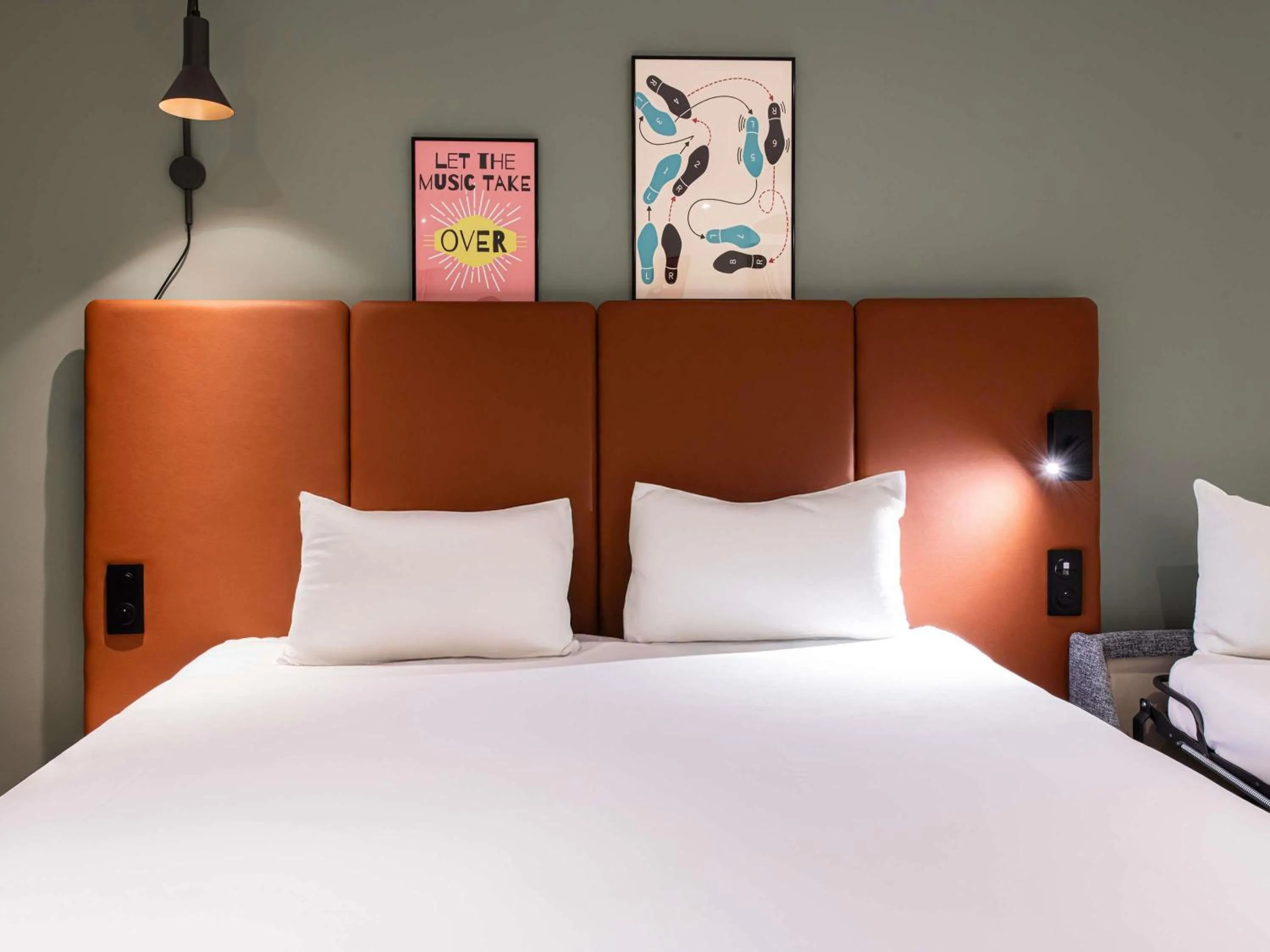 Bedroom, Bed in ibis Paris Canal Saint Martin