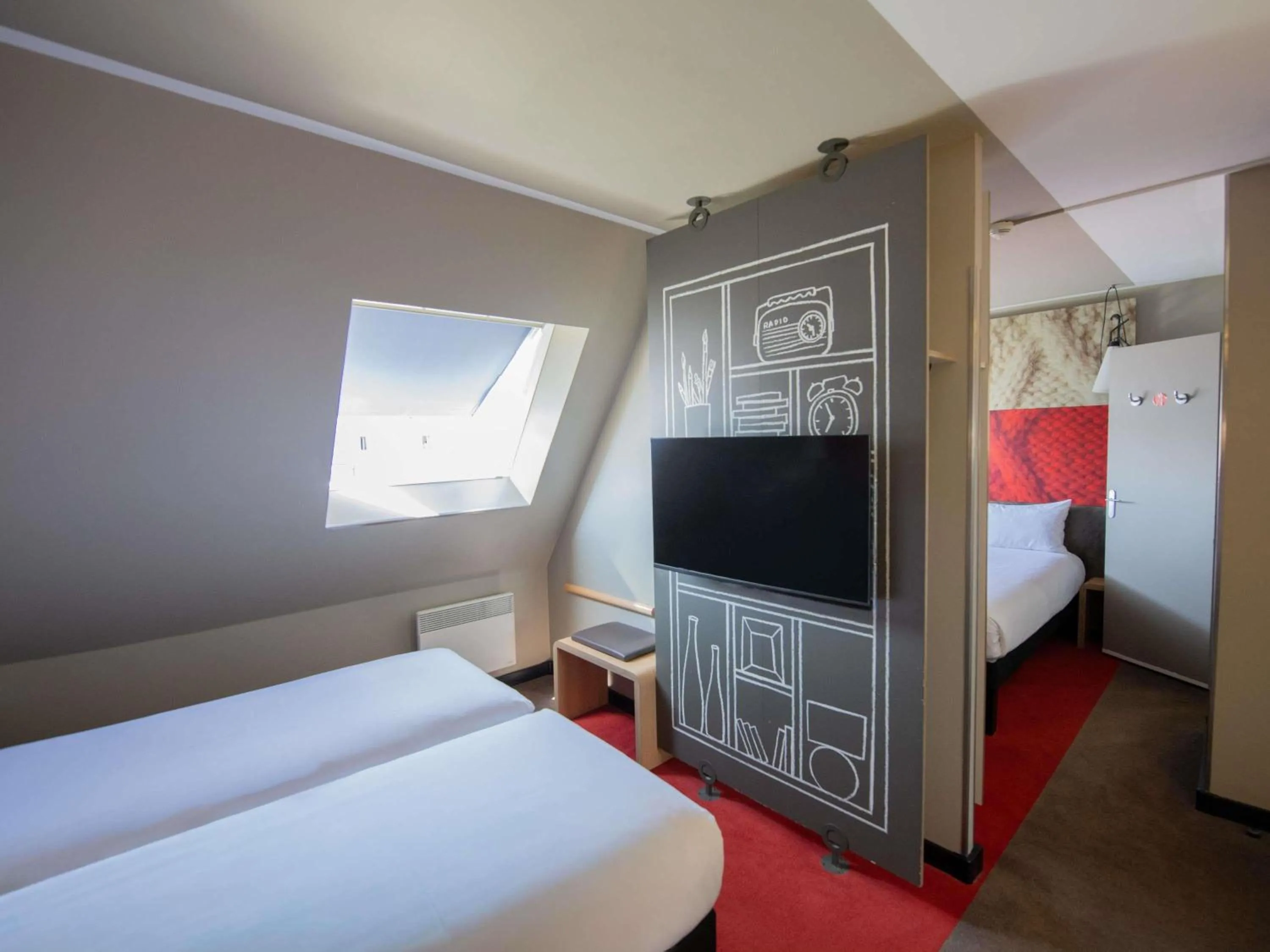 Bedroom, Bed in ibis Paris Canal Saint Martin