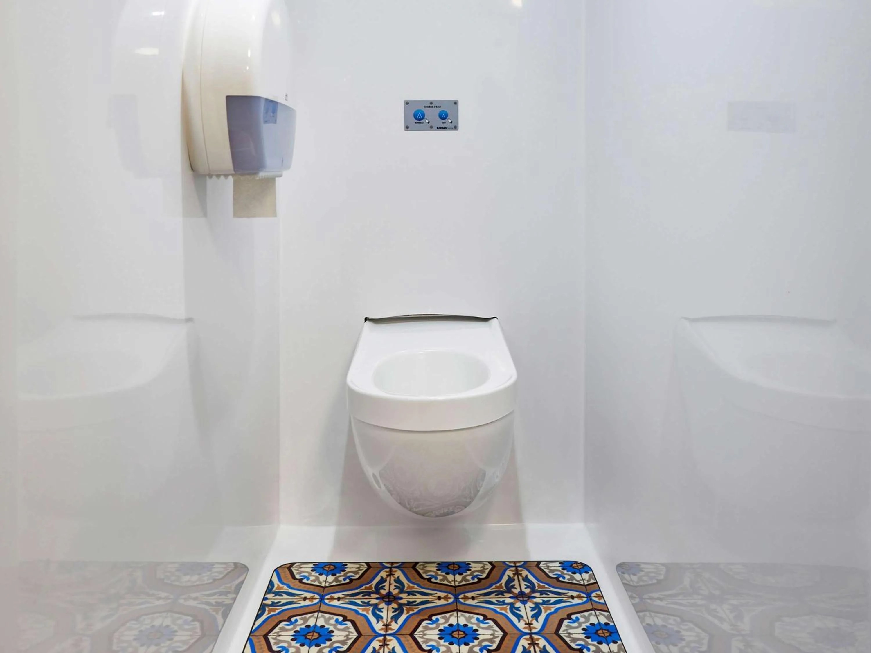 On site in hotelF1 Paris Villemomble