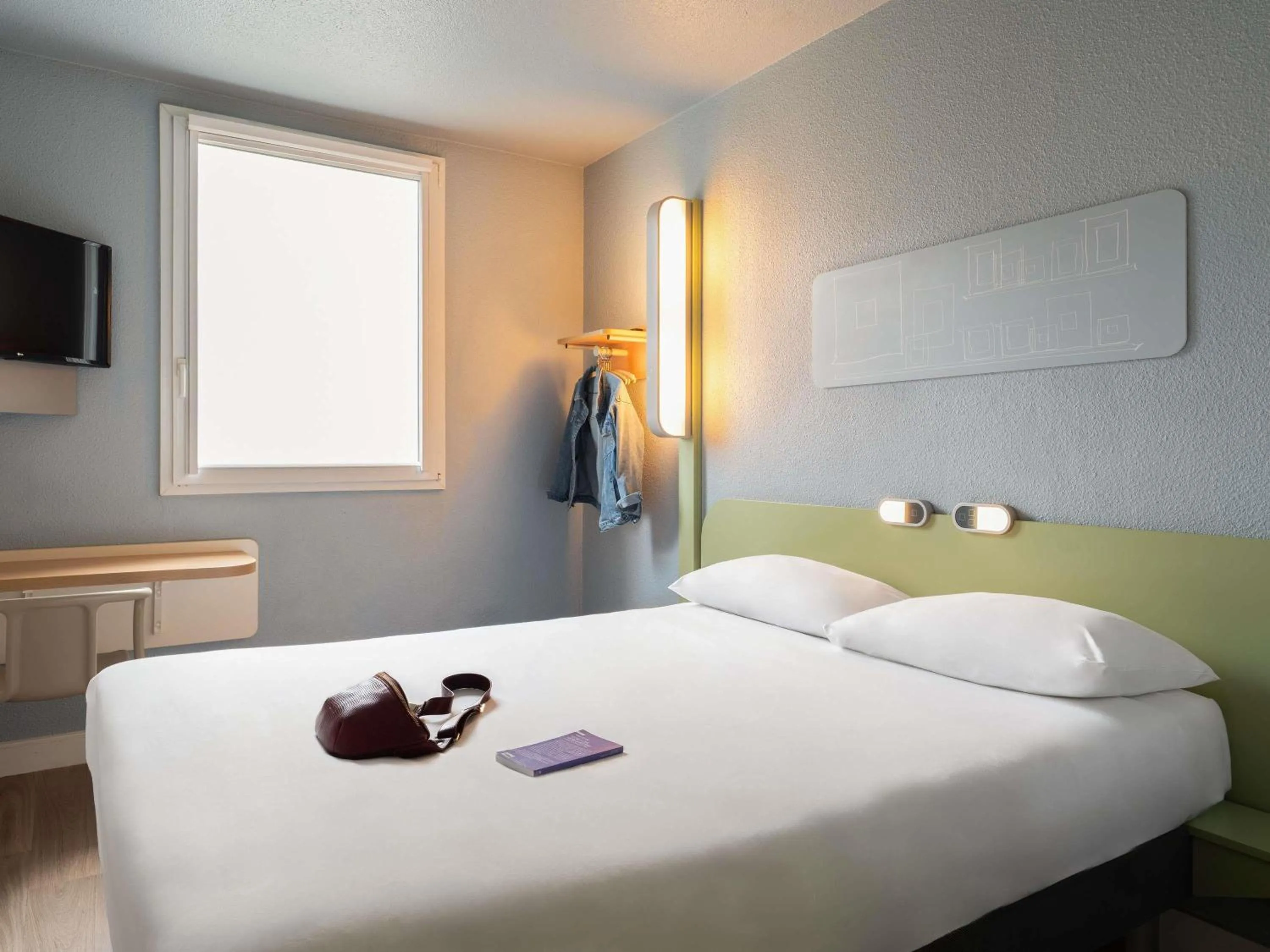 Bedroom, Bed in ibis Budget Paris La Villette 19ème
