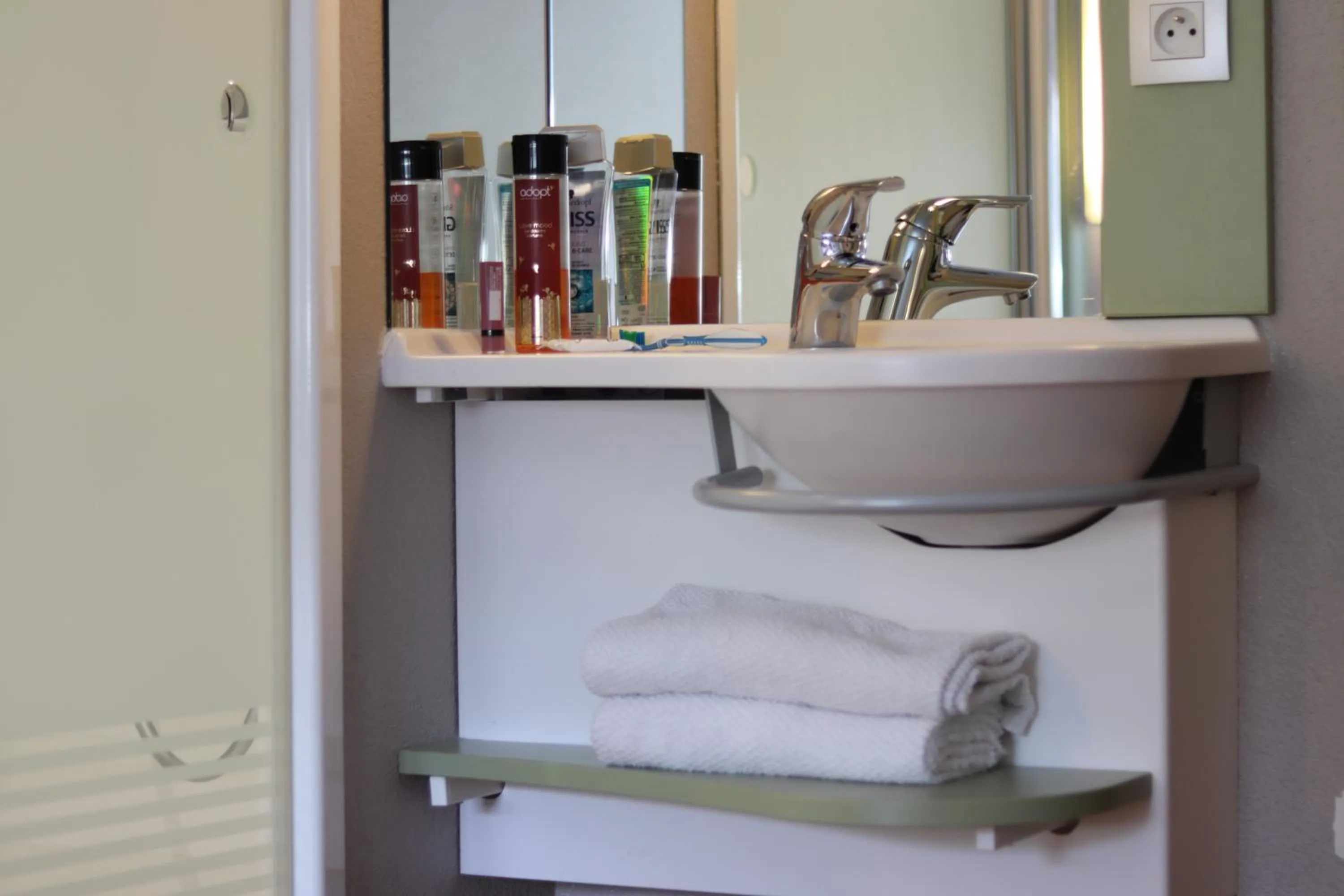 Toilet in ibis Budget Paris La Villette 19ème