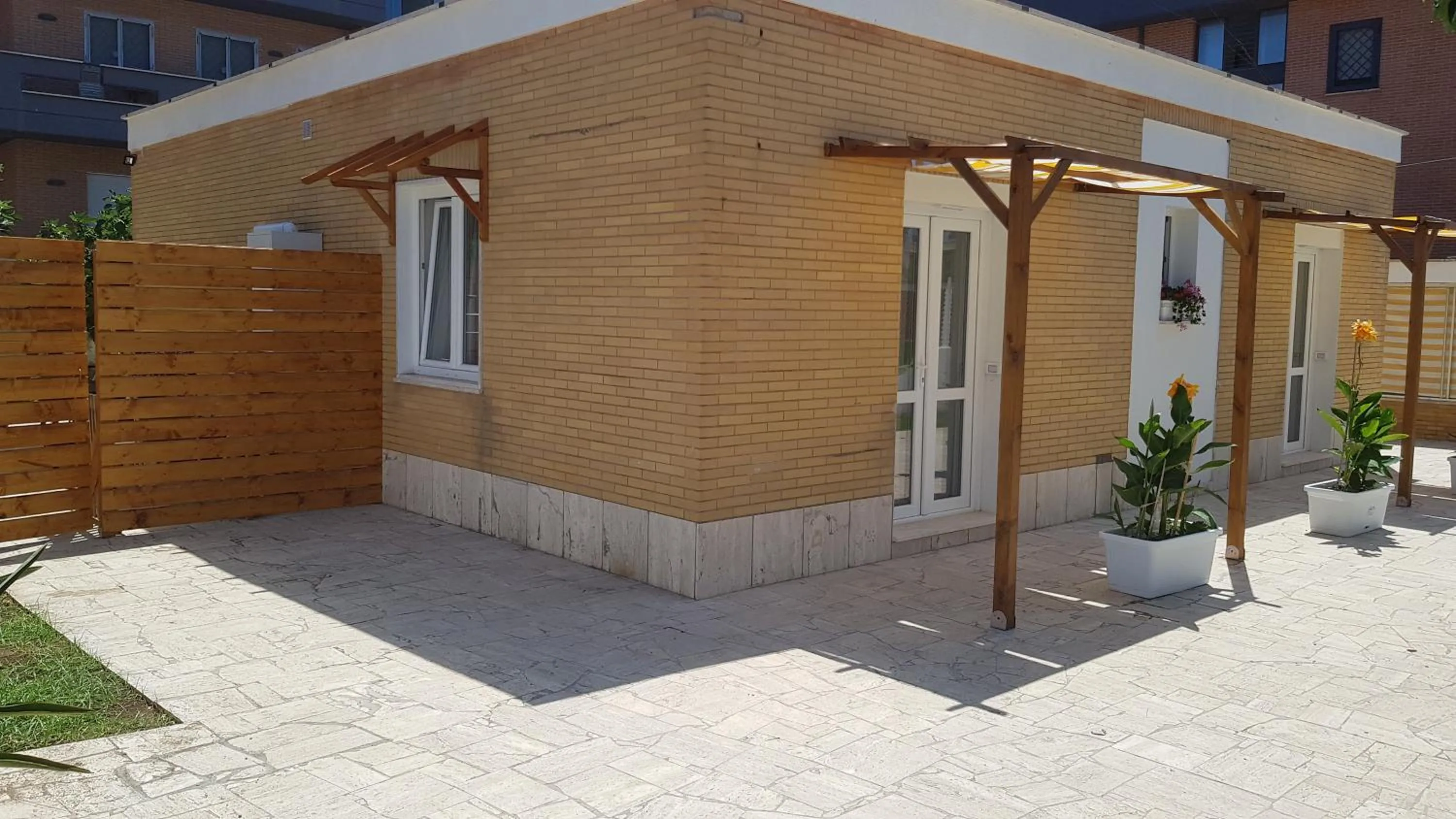 Property building in un passo dal mare