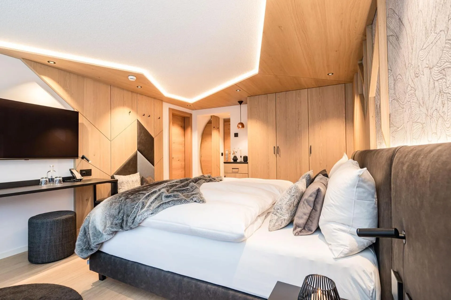 Photo of the whole room, Bed in la couronne Hotel & Spa