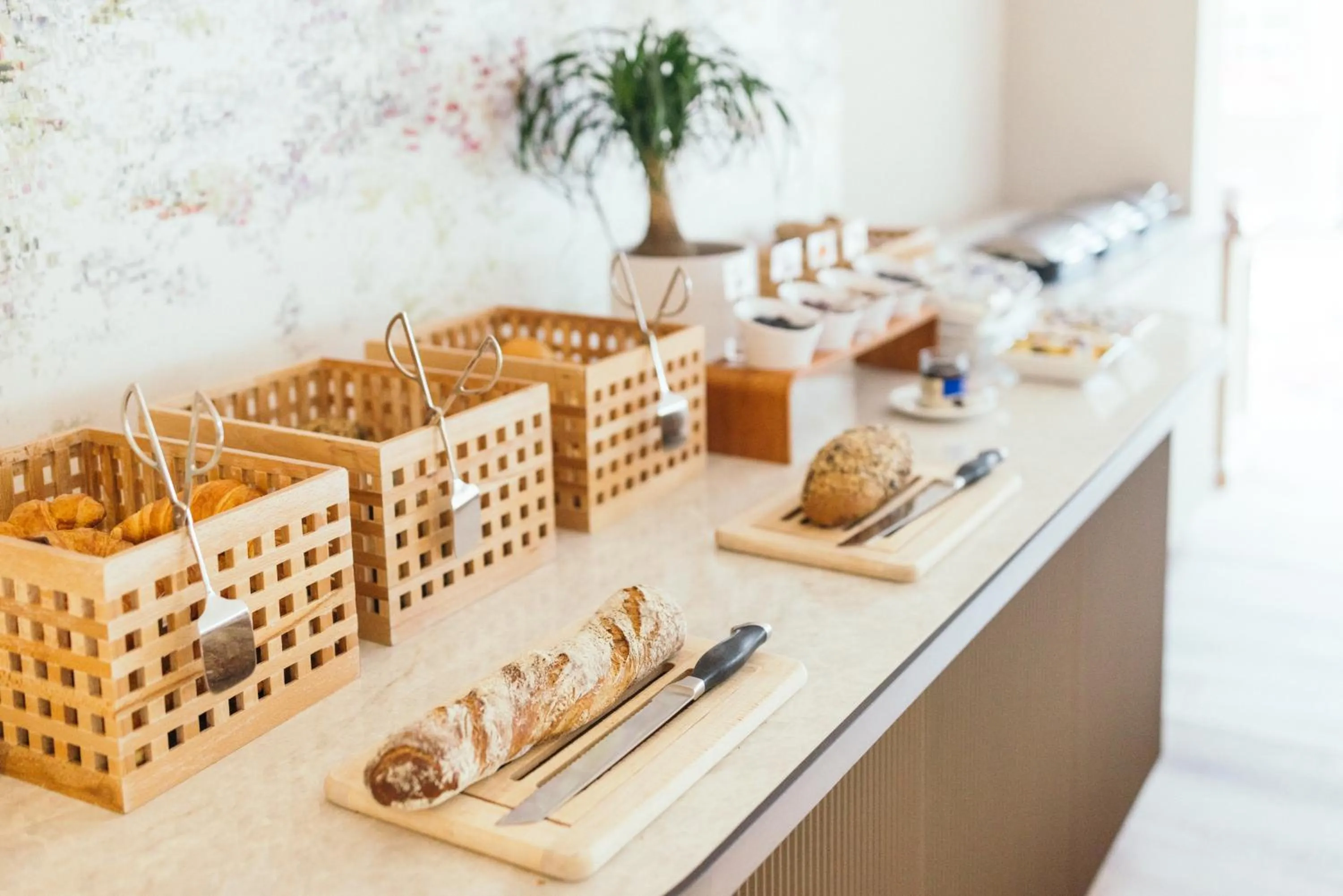 Breakfast in la couronne Hotel & Spa