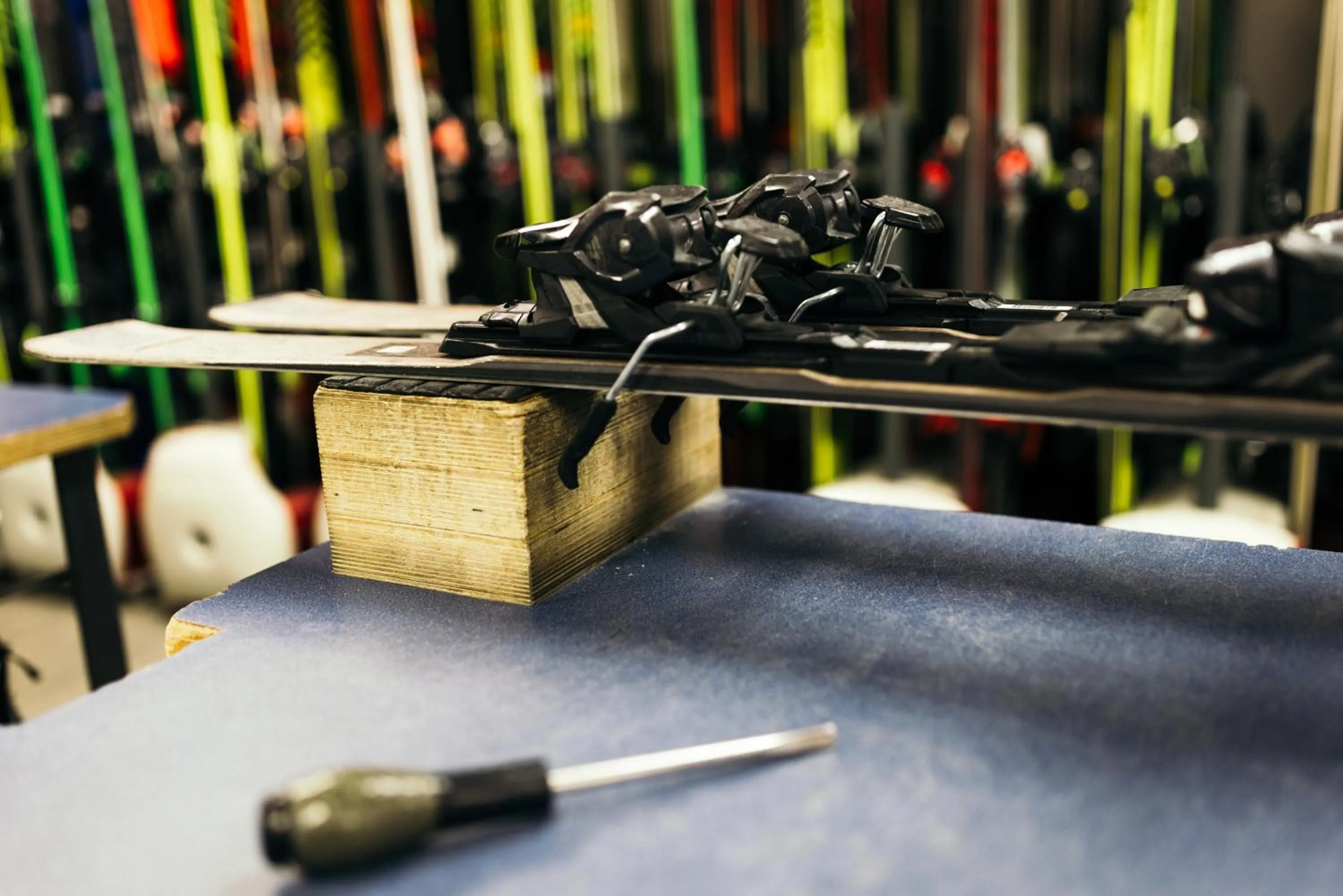 On-site shops in la couronne Hotel & Spa