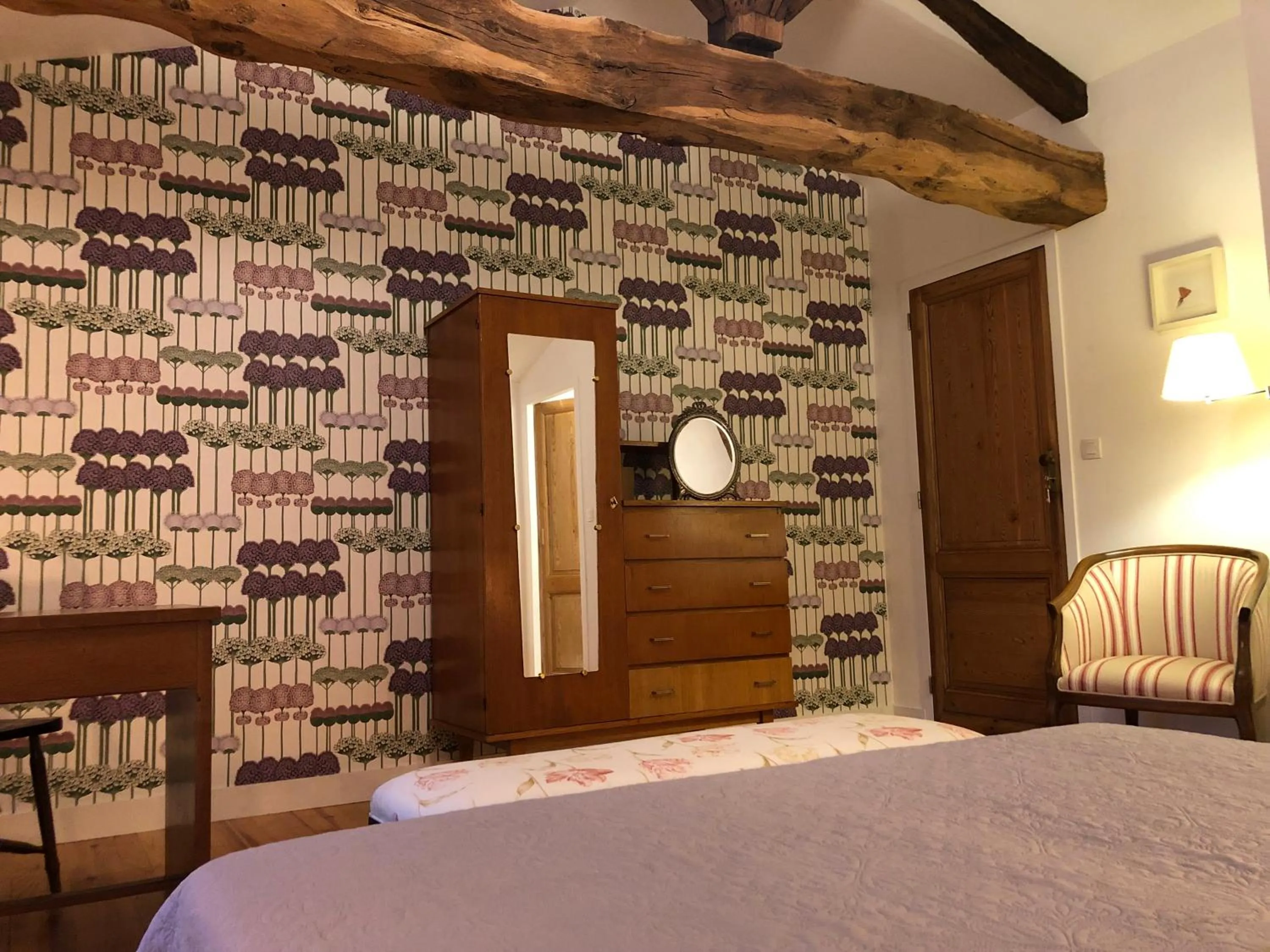 Photo of the whole room in Clos Monicord