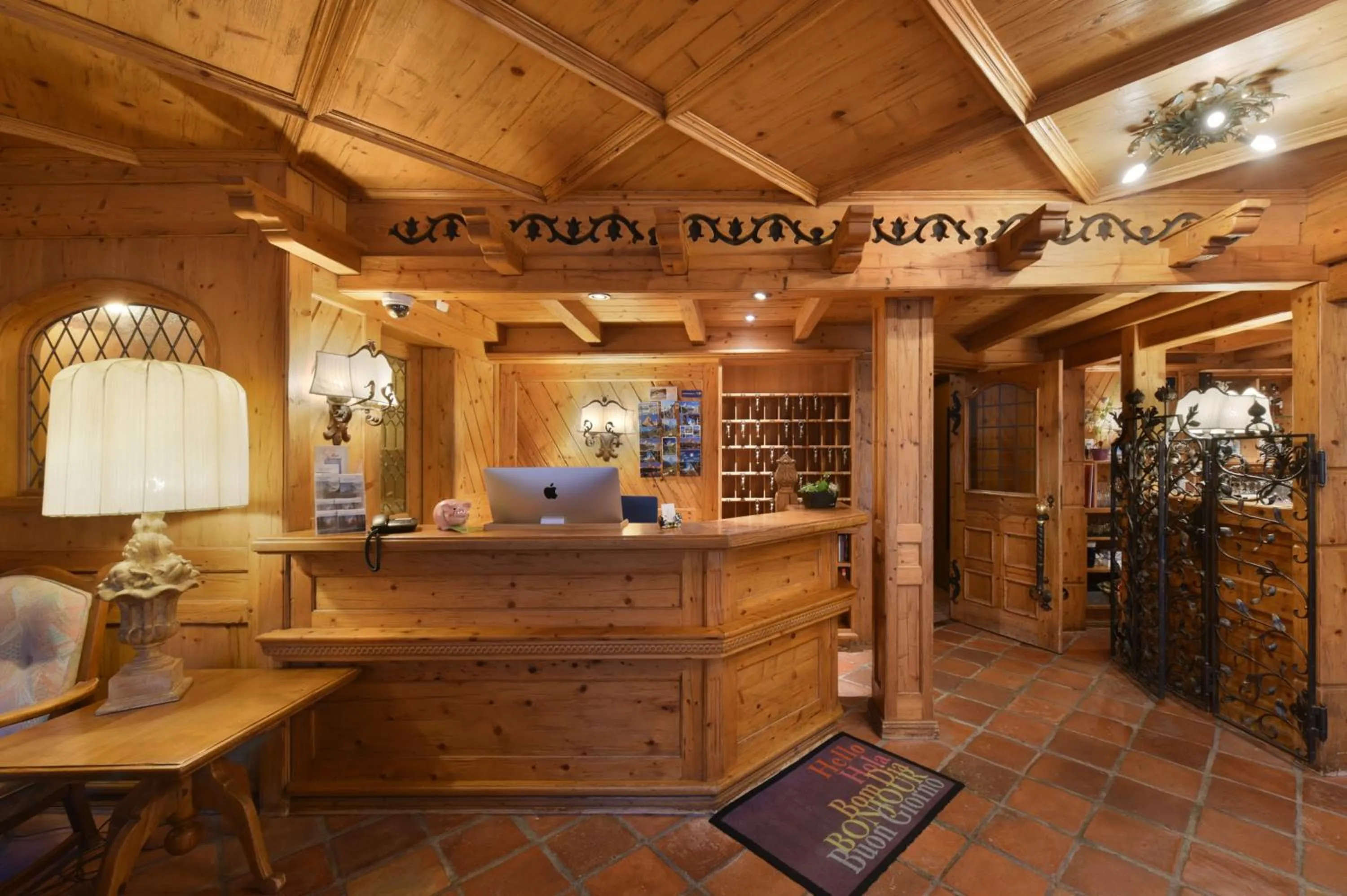 Lobby or reception in Hotel Alpenroyal