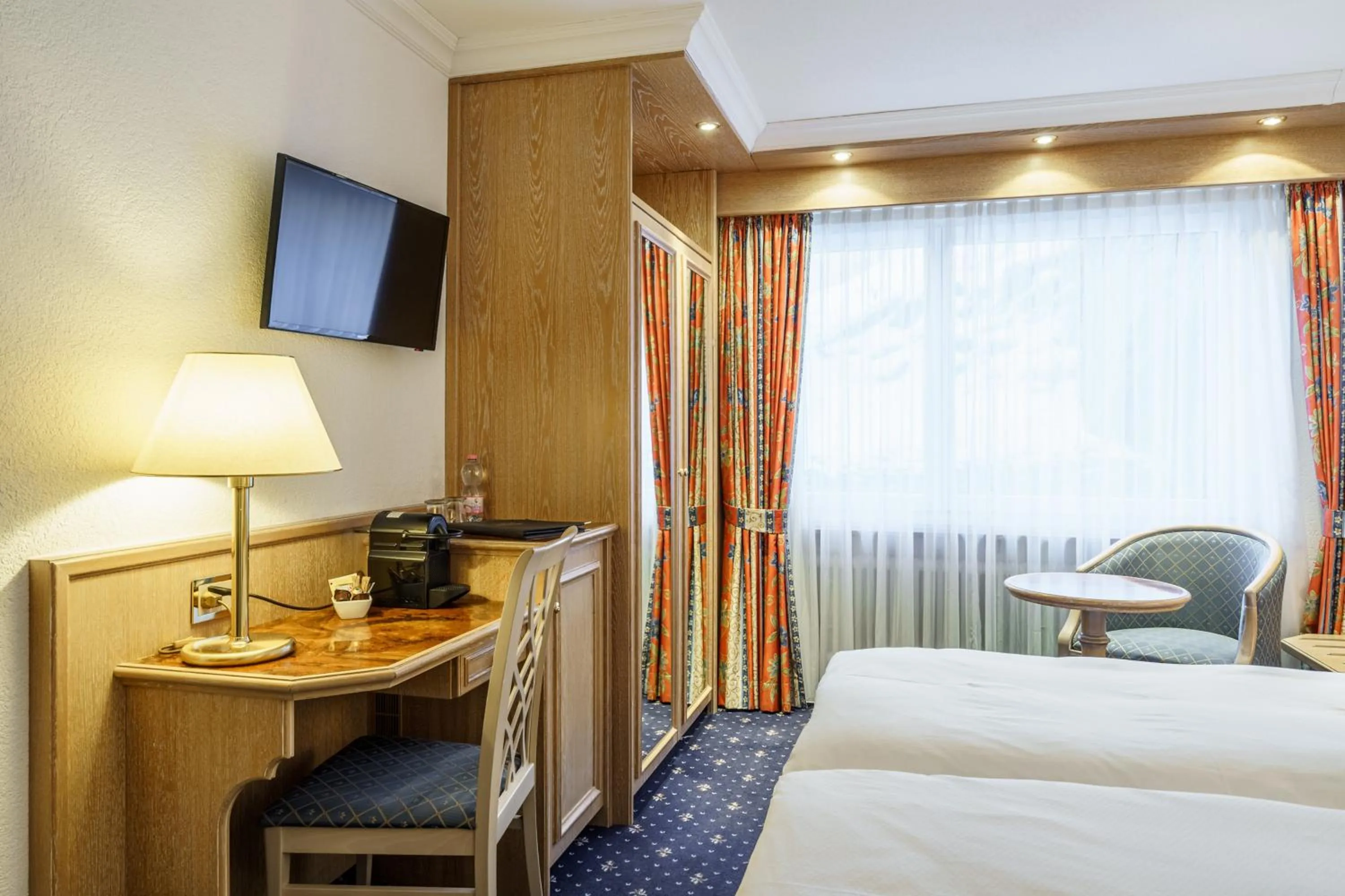 Staff, Bed in Hotel Alpenroyal