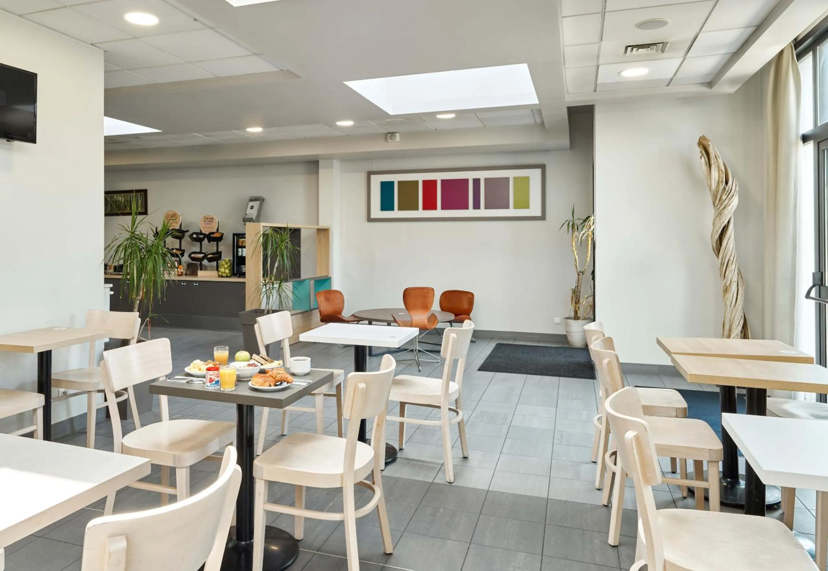 Restaurant/places to eat in B&B HOTEL Paris Nord Aulnay-sous-Bois