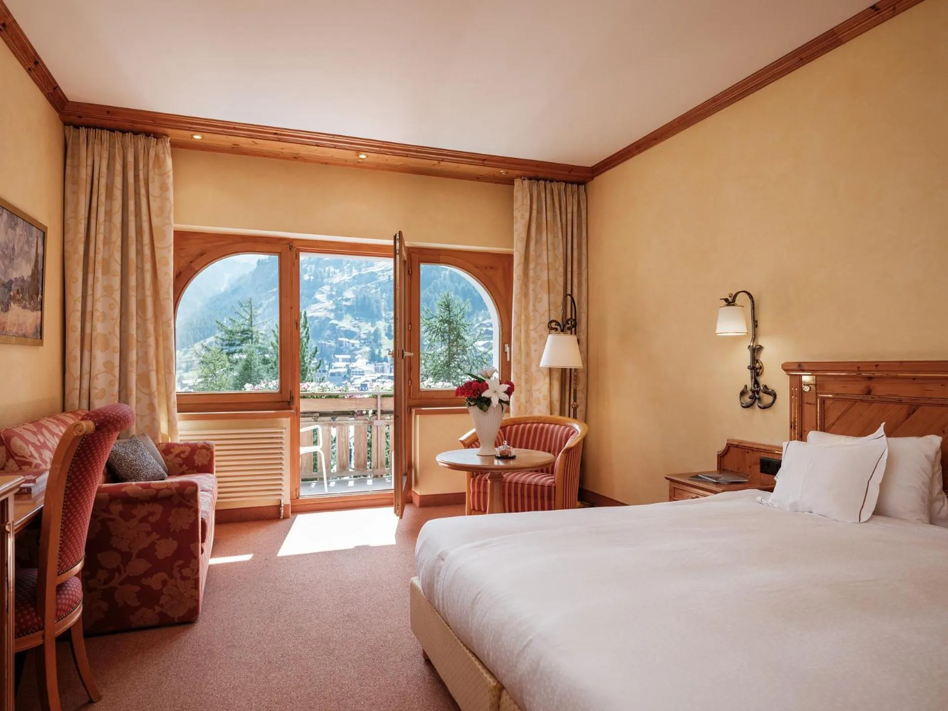 Photo of the whole room, Bed in Relais & Chateaux Schönegg