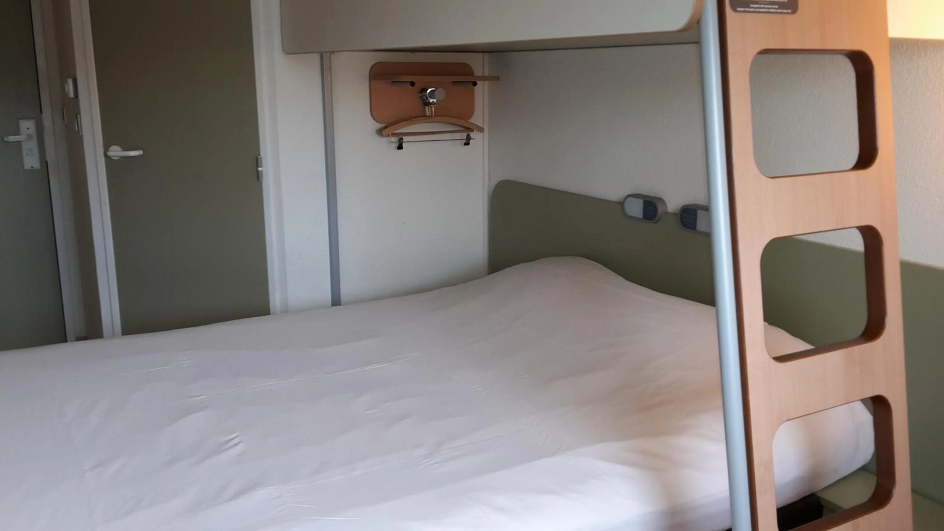 bunk bed, Bed in Ibis Budget St Gratien - Enghien-Les-Bains