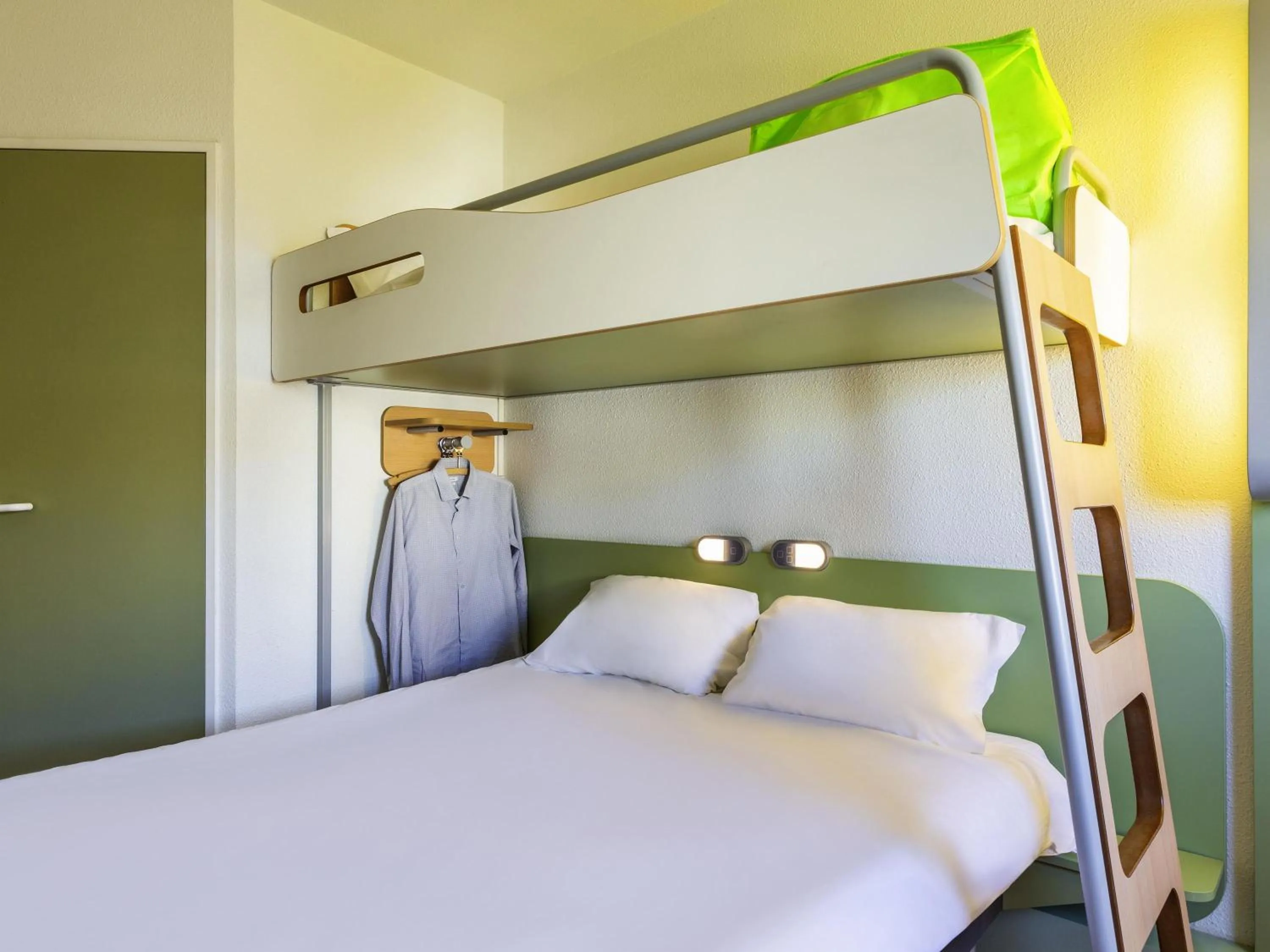 Bedroom, Bed in Ibis Budget St Gratien - Enghien-Les-Bains