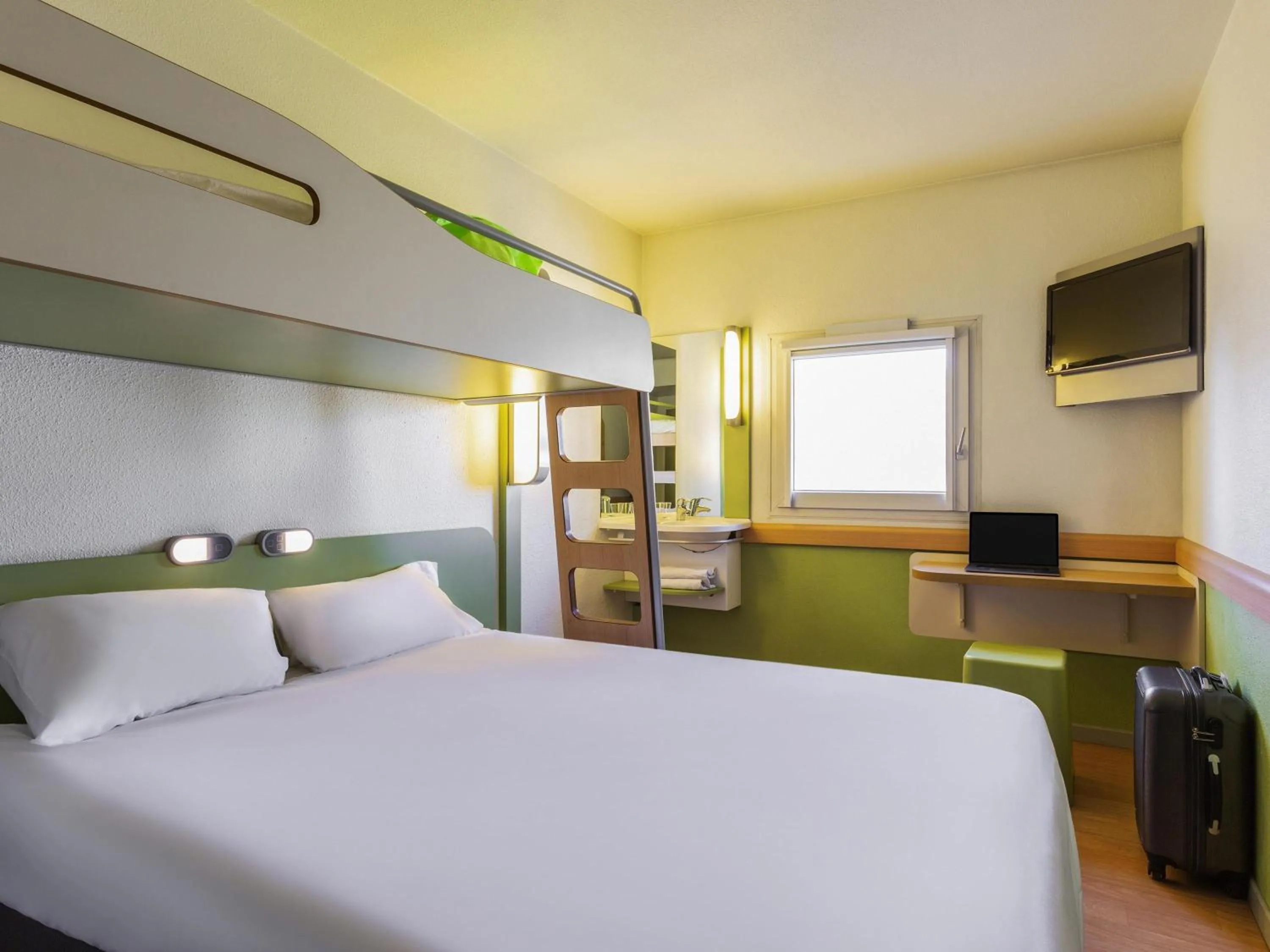 Bedroom, Bed in Ibis Budget St Gratien - Enghien-Les-Bains