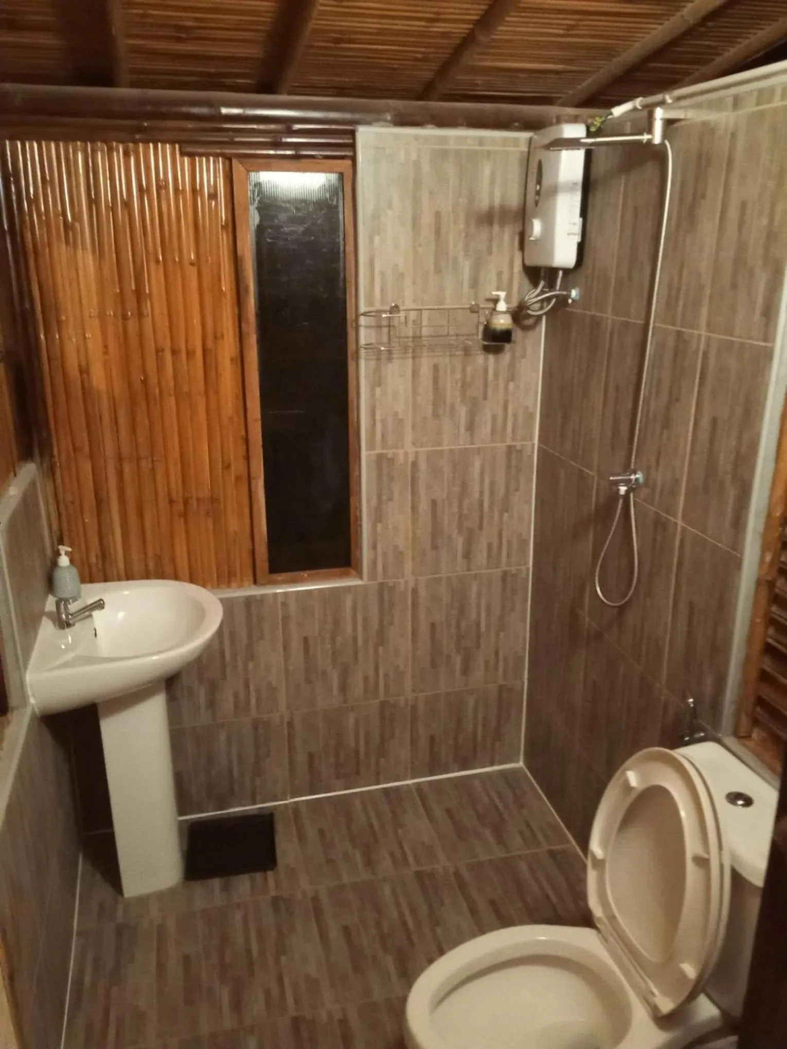 Shower in Kuba Bungalows
