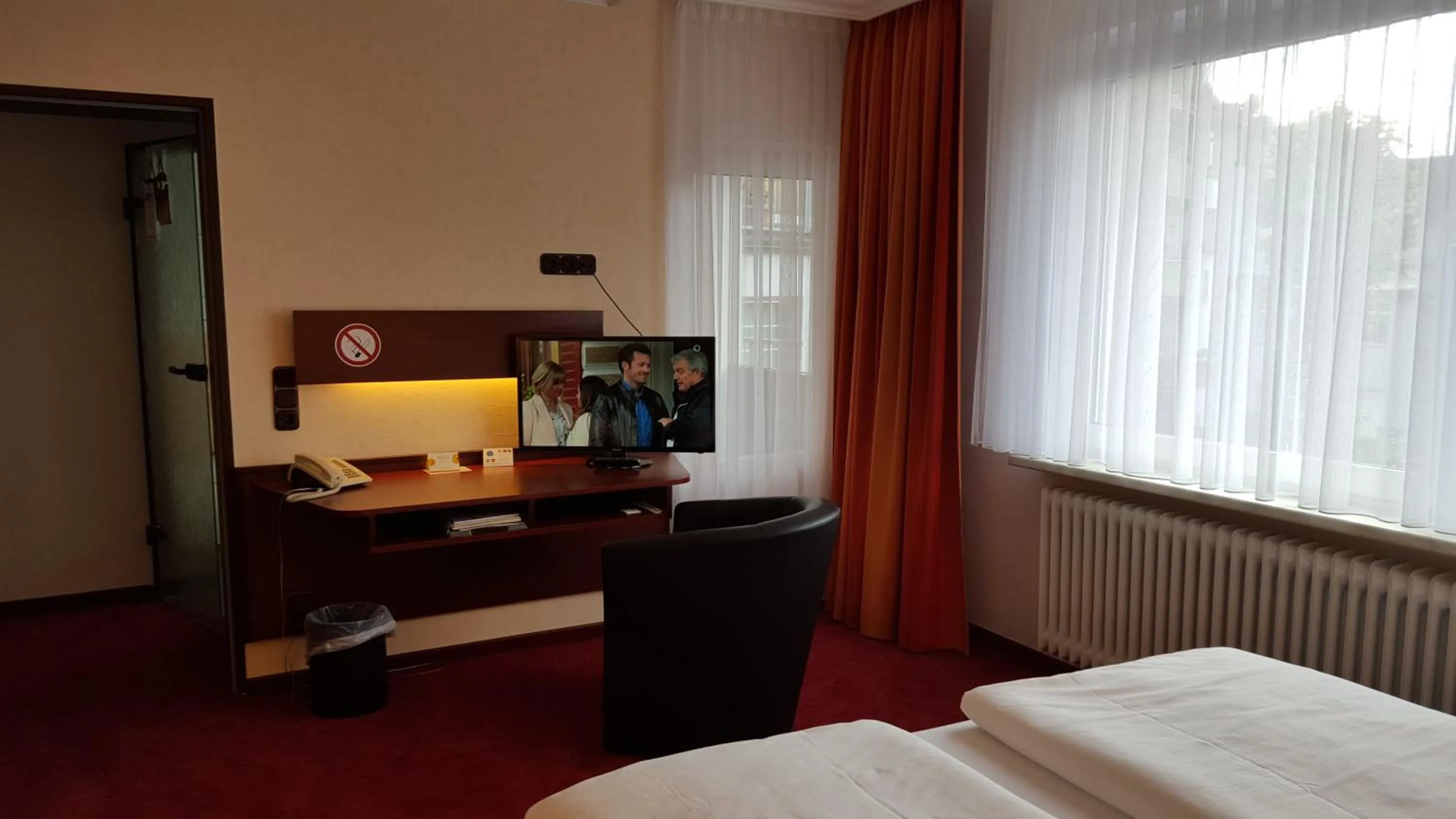 Photo of the whole room, Bed in Akzent Hotel Oberhausen