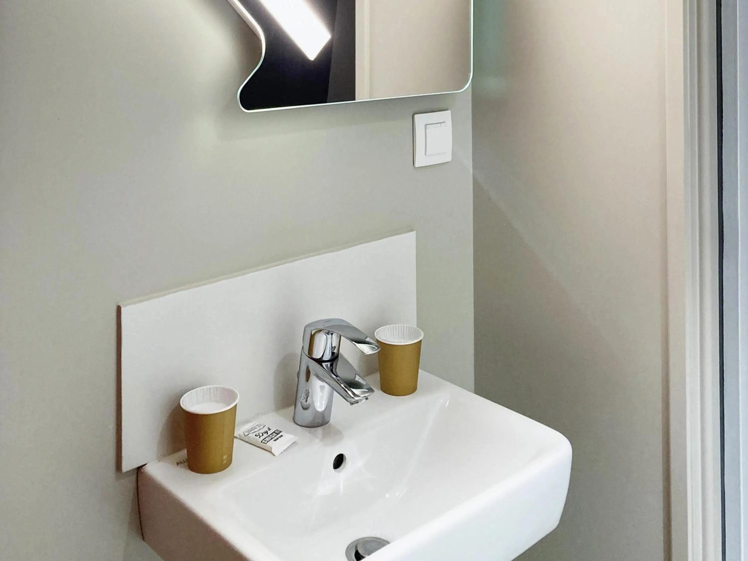 Bedroom in ibis budget Rouen Centre Rive Gauche