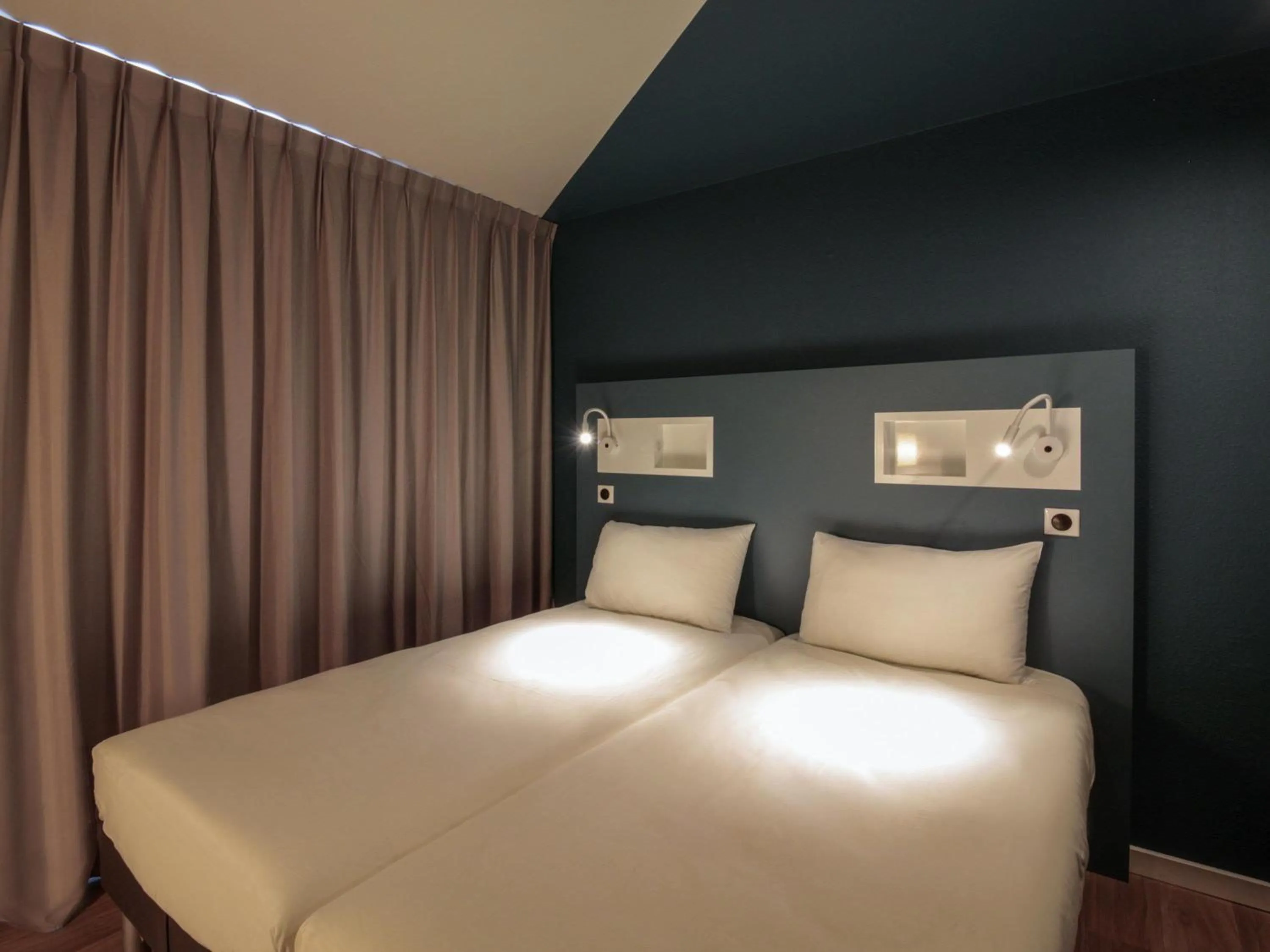 Bedroom, Bed in ibis budget Rouen Centre Rive Gauche