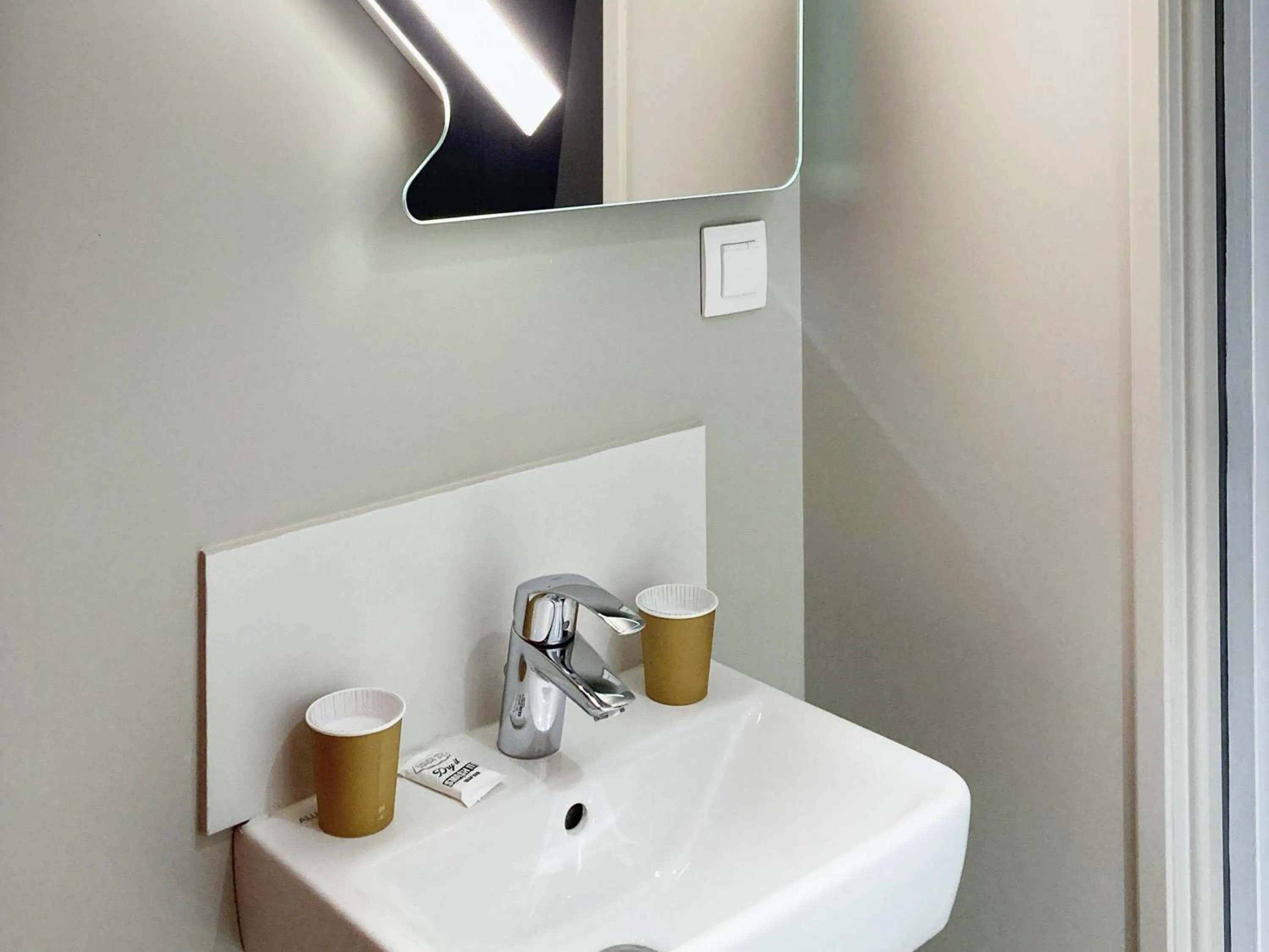 Bedroom in ibis budget Rouen Centre Rive Gauche