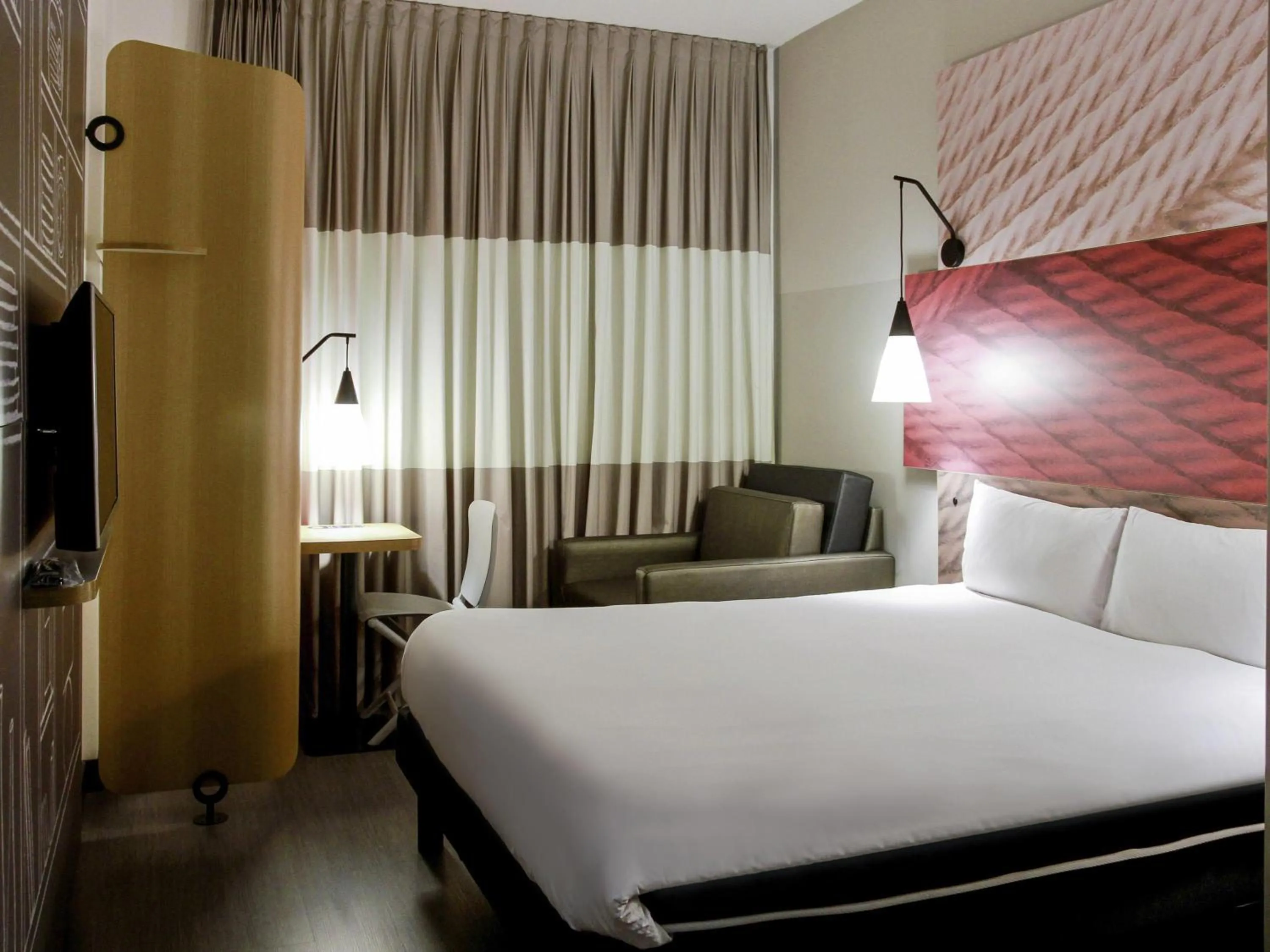 Bedroom, Bed in Ibis Le Havre Sud Harfleur