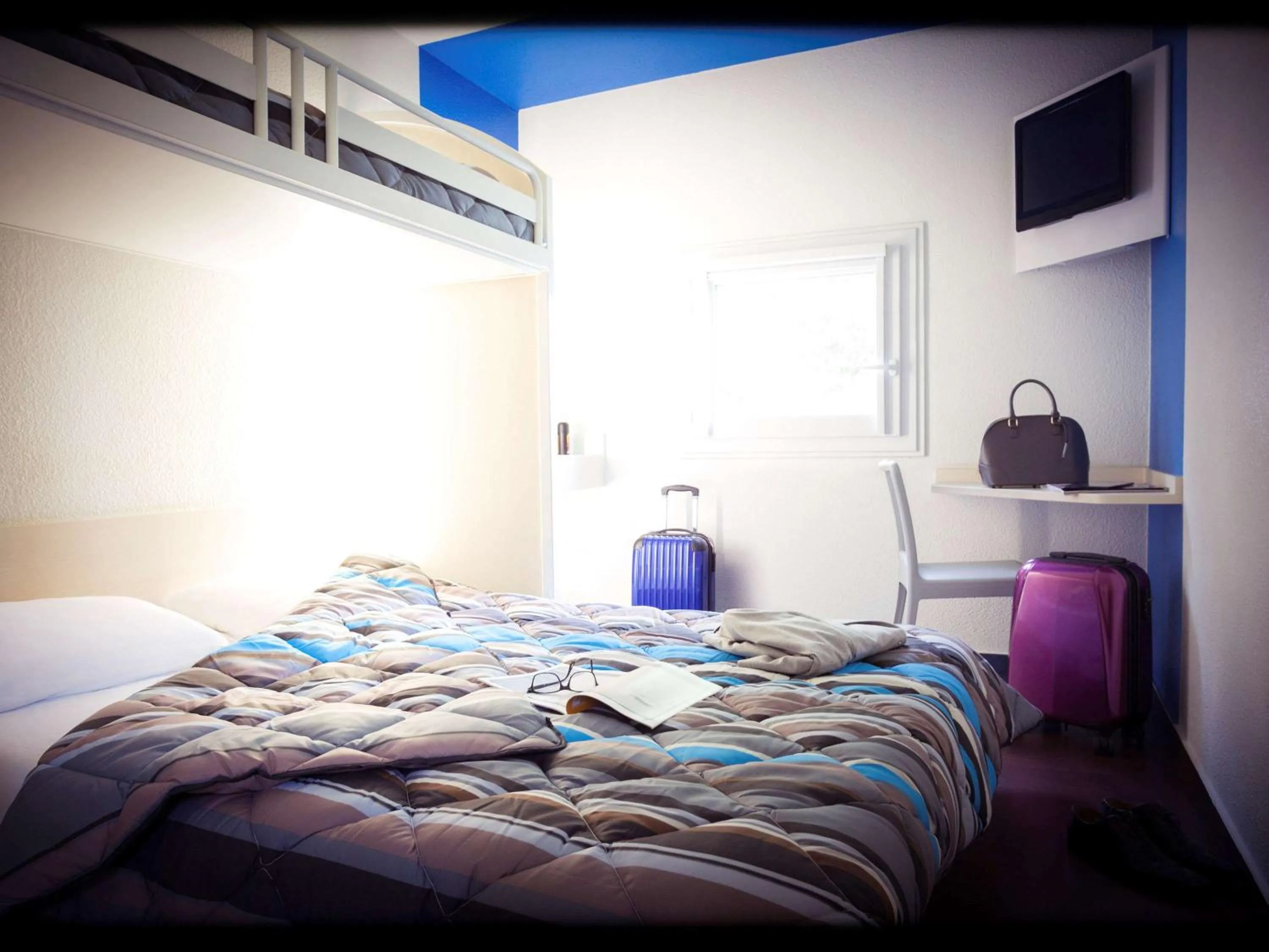 Property building, Bed in Hotel First Eco Dieppe