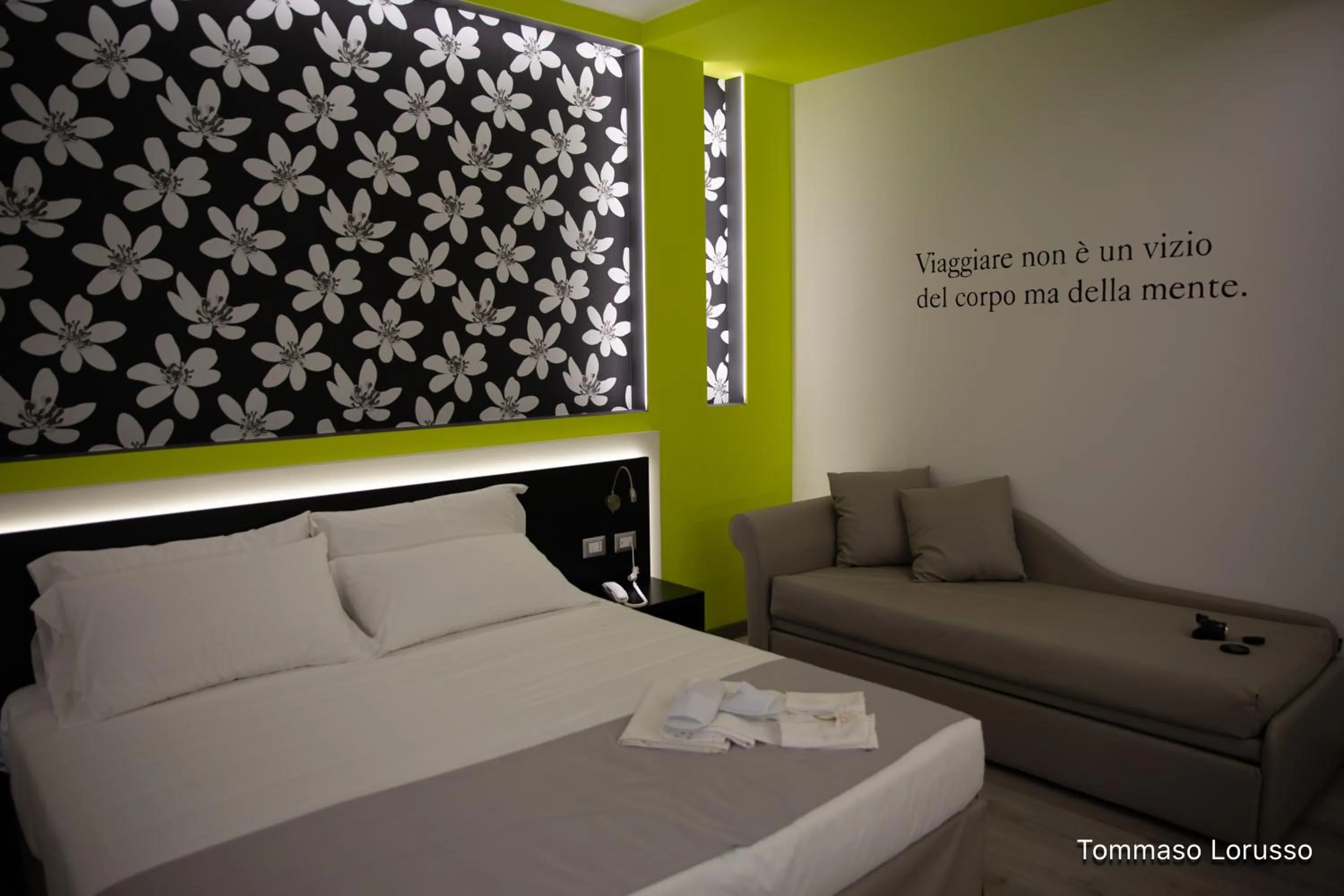 Photo of the whole room, Bed in HOLYGOLD Suite ****