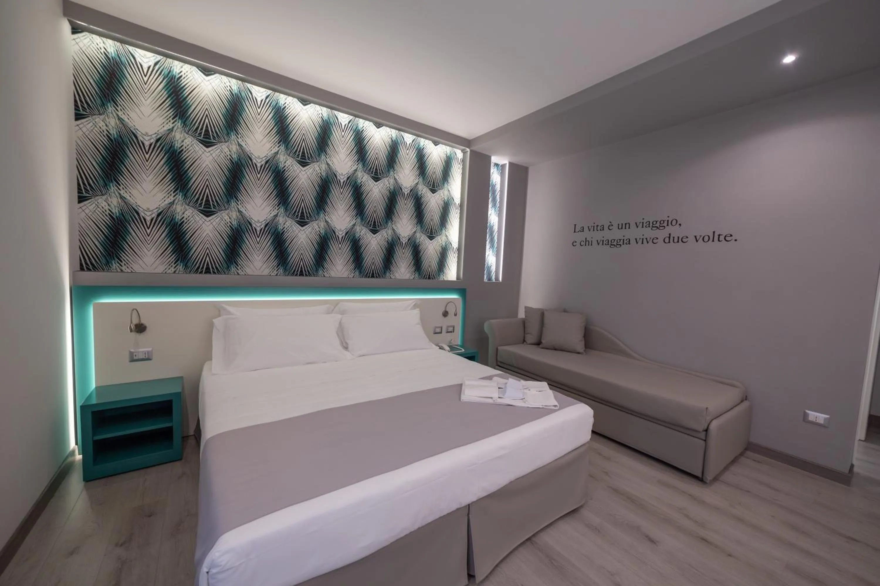 Property building, Bed in HOLYGOLD Suite ****