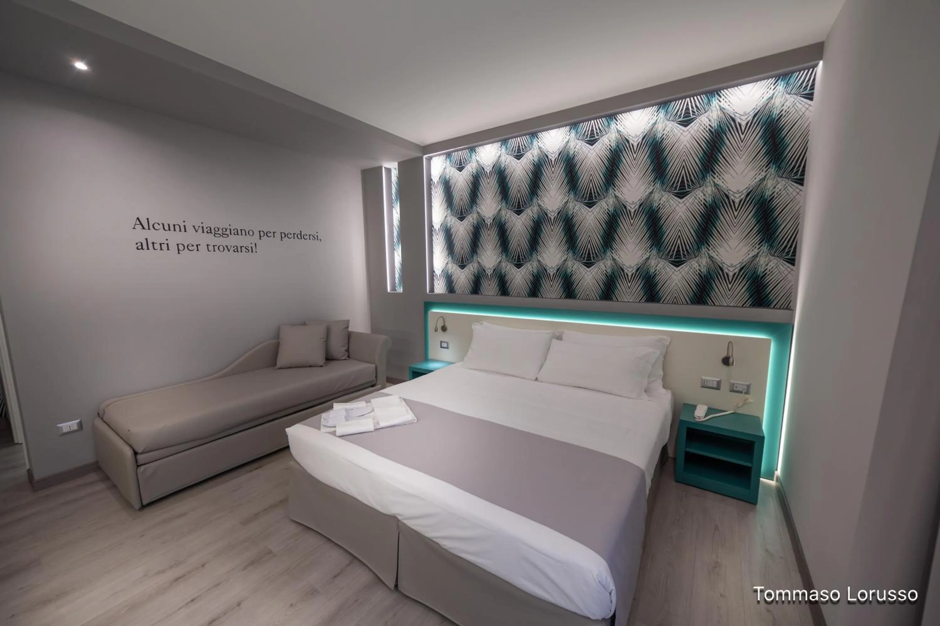 Photo of the whole room, Bed in HOLYGOLD Suite ****