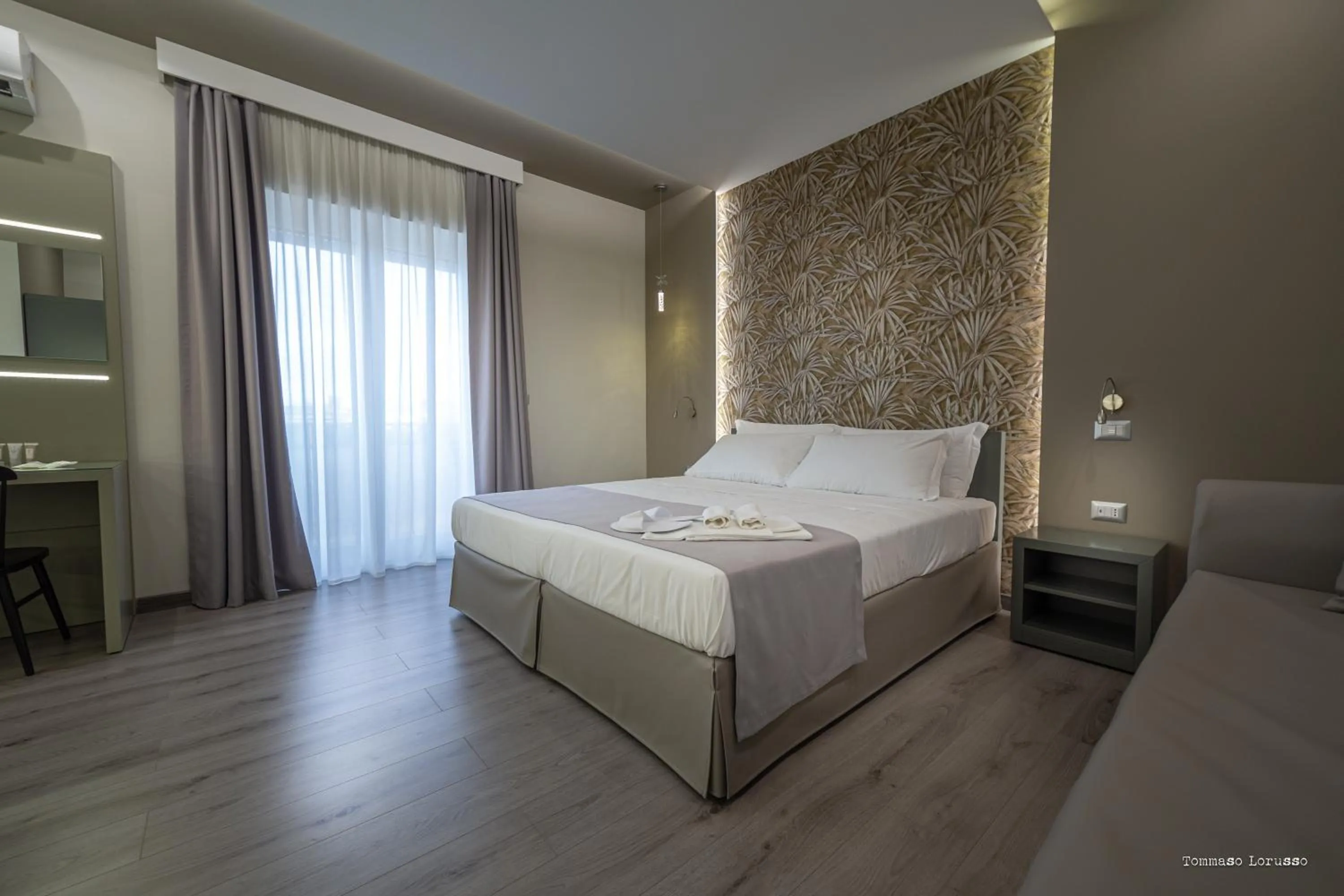 Bedroom, Bed in HOLYGOLD Suite ****