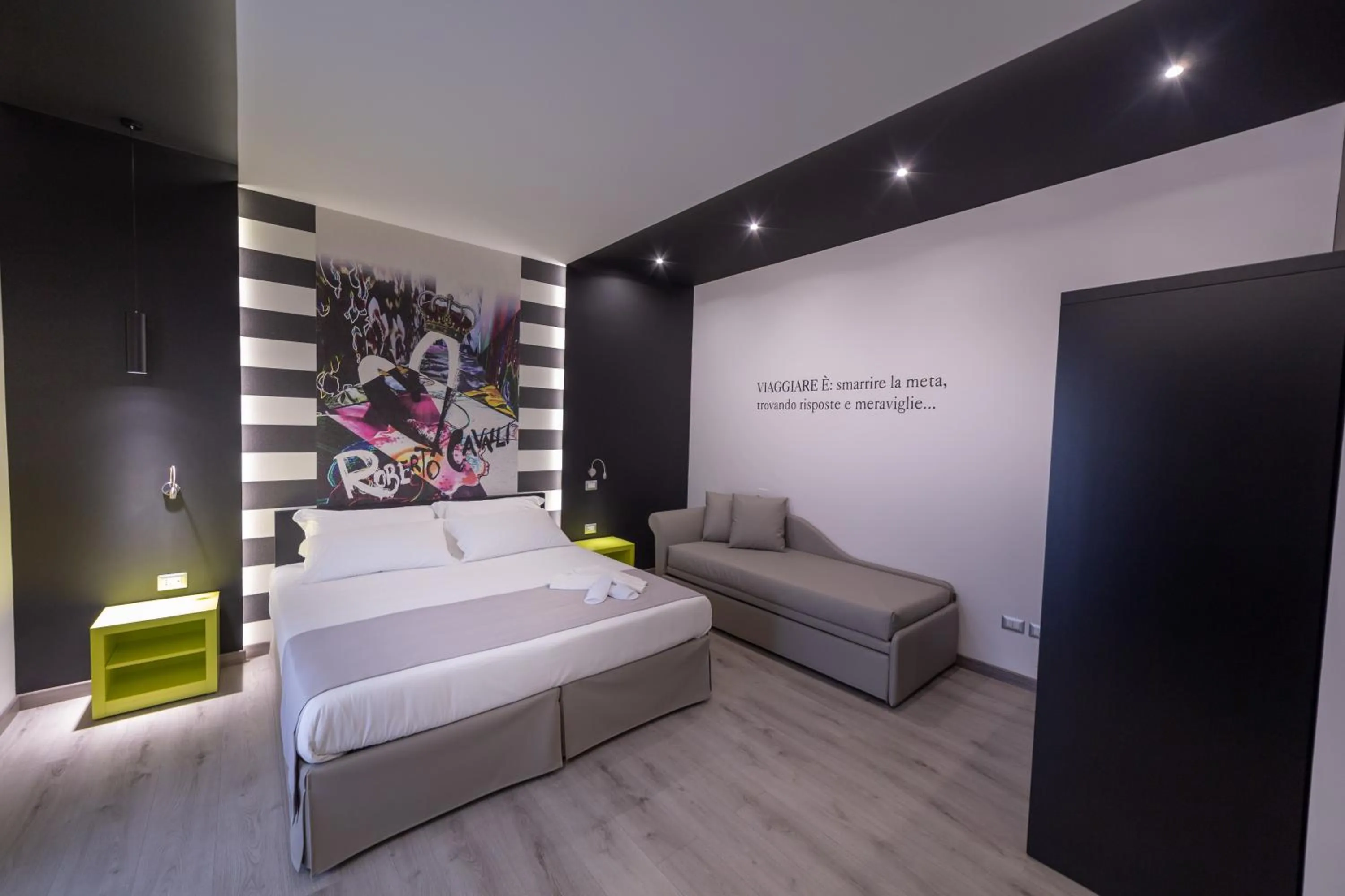 Bed in HOLYGOLD Suite ****