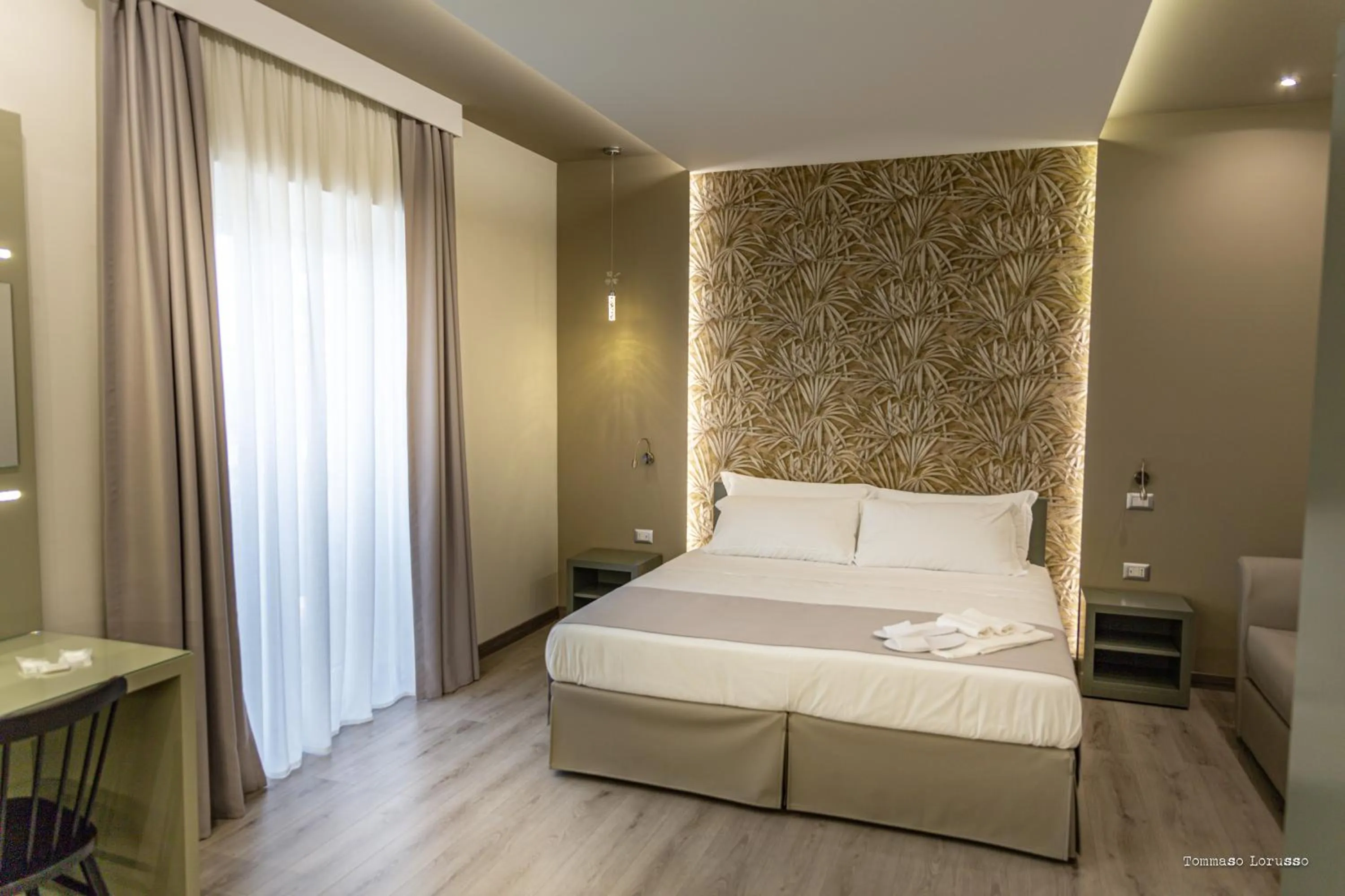 Bedroom, Bed in HOLYGOLD Suite ****