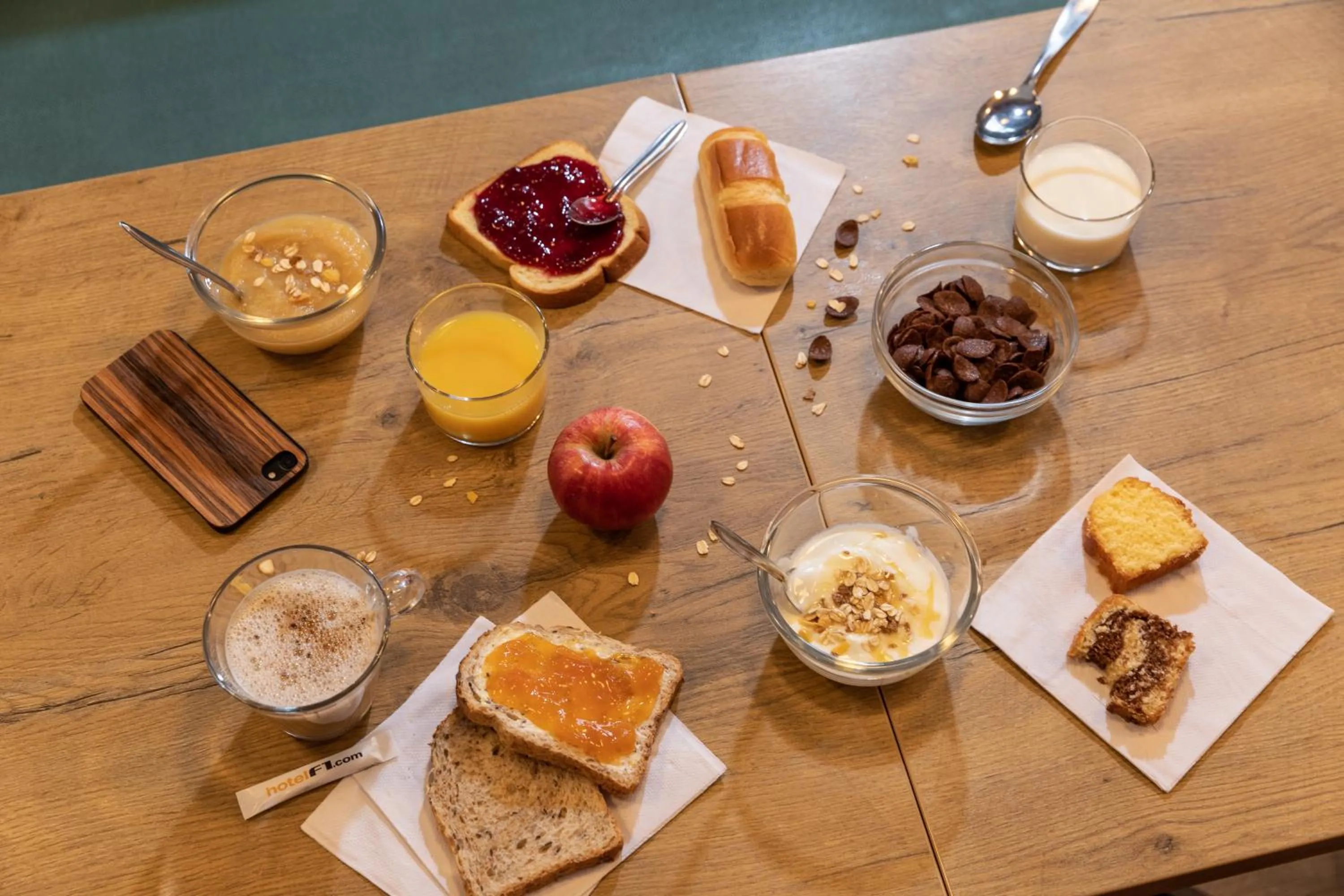 Breakfast in hotelF1 Lille Metropole