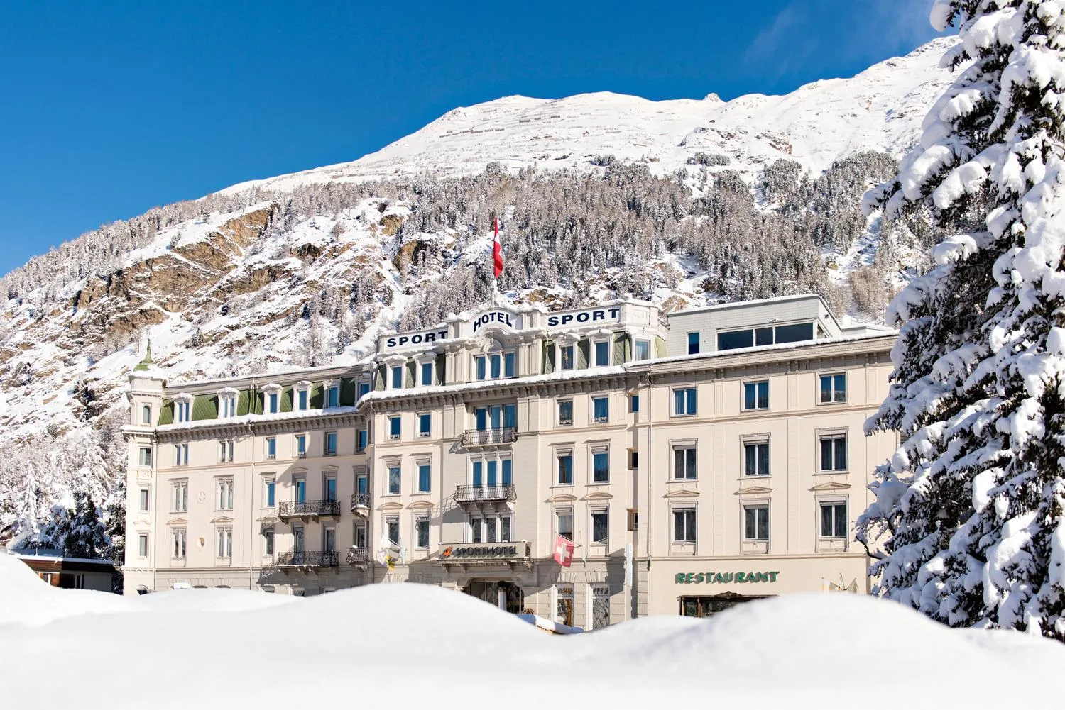 Facade/entrance in Sporthotel Pontresina